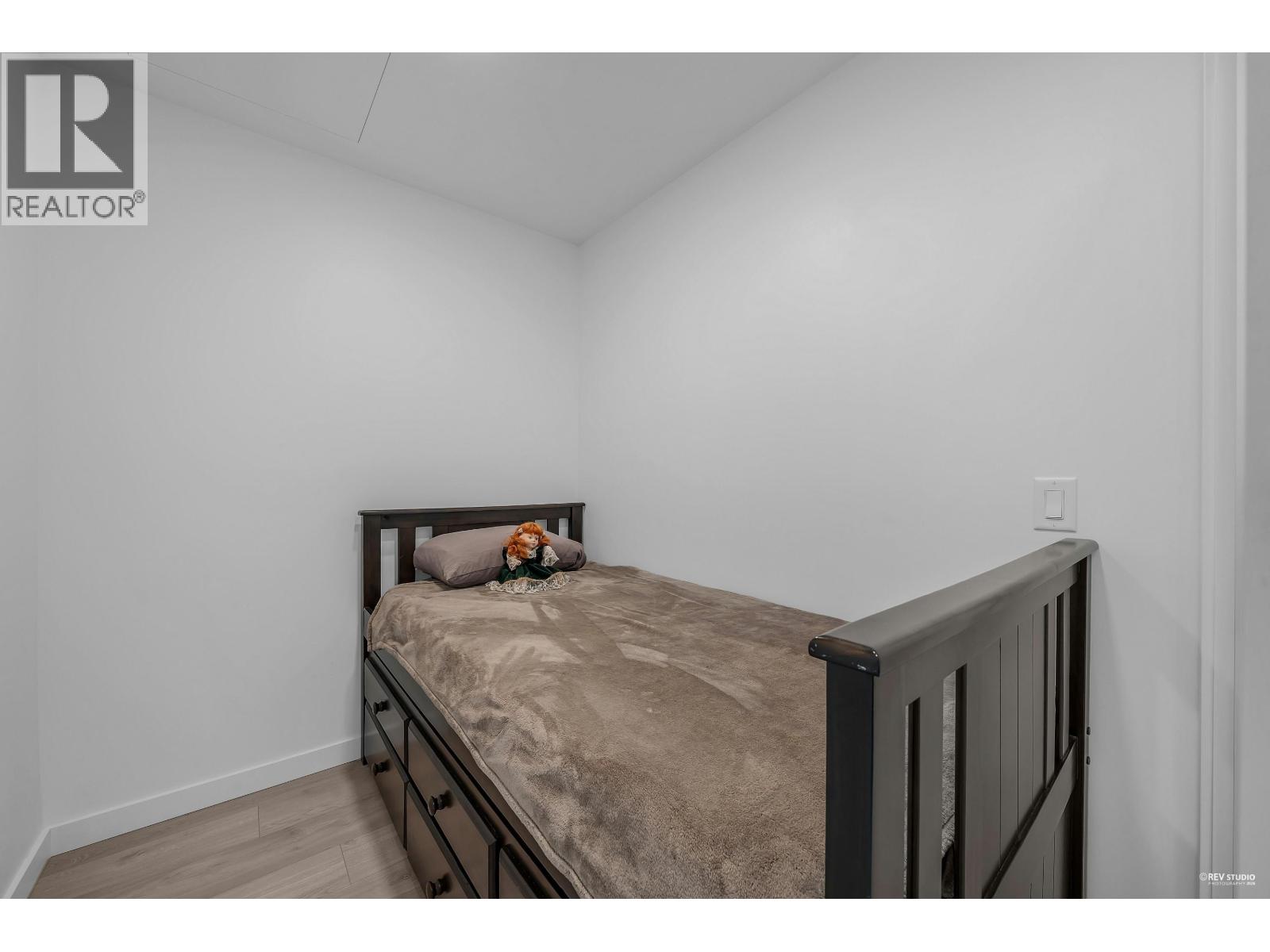 607 680 QUAYSIDE DRIVE, New Westminster