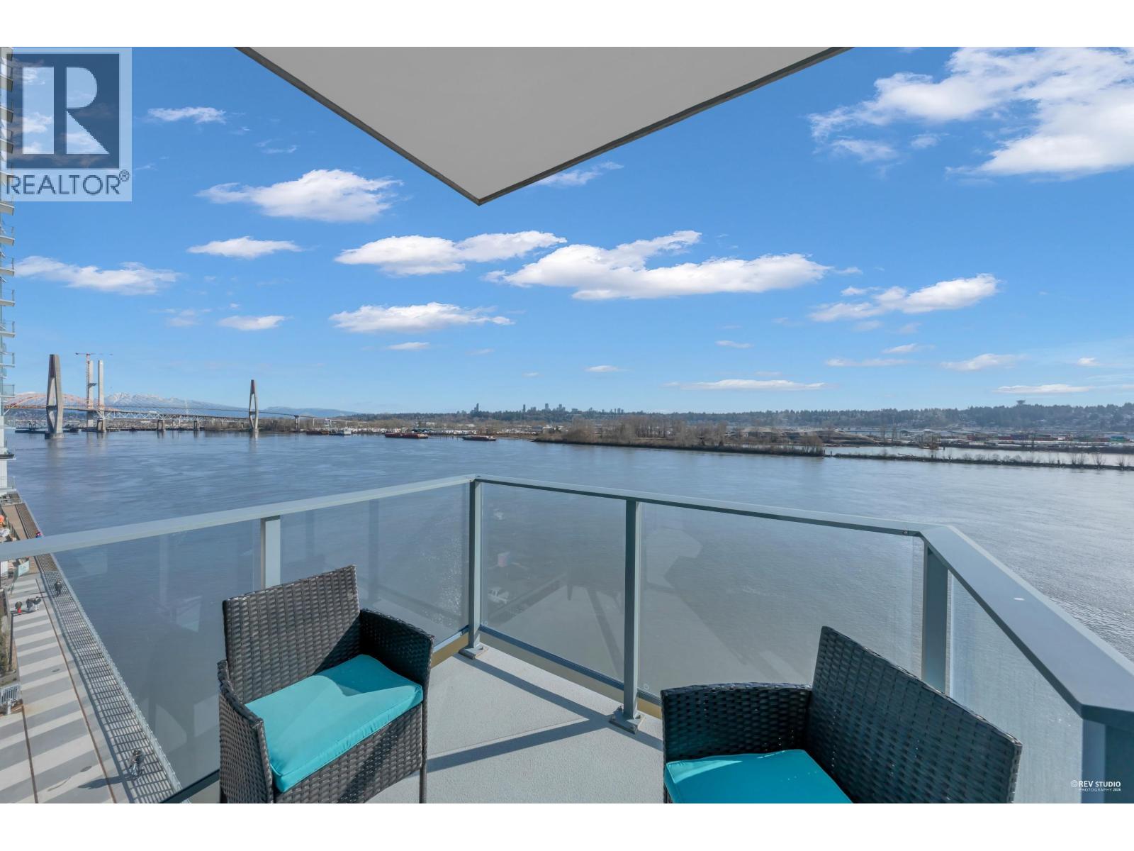 607 680 QUAYSIDE DRIVE, New Westminster