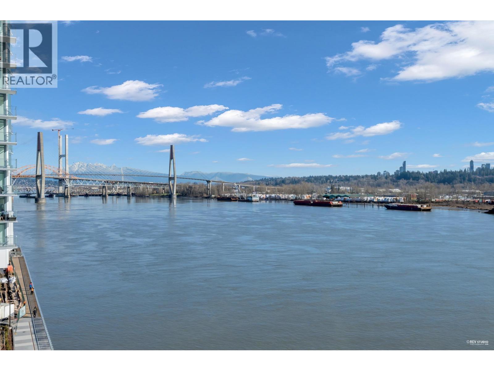 607 680 QUAYSIDE DRIVE, New Westminster