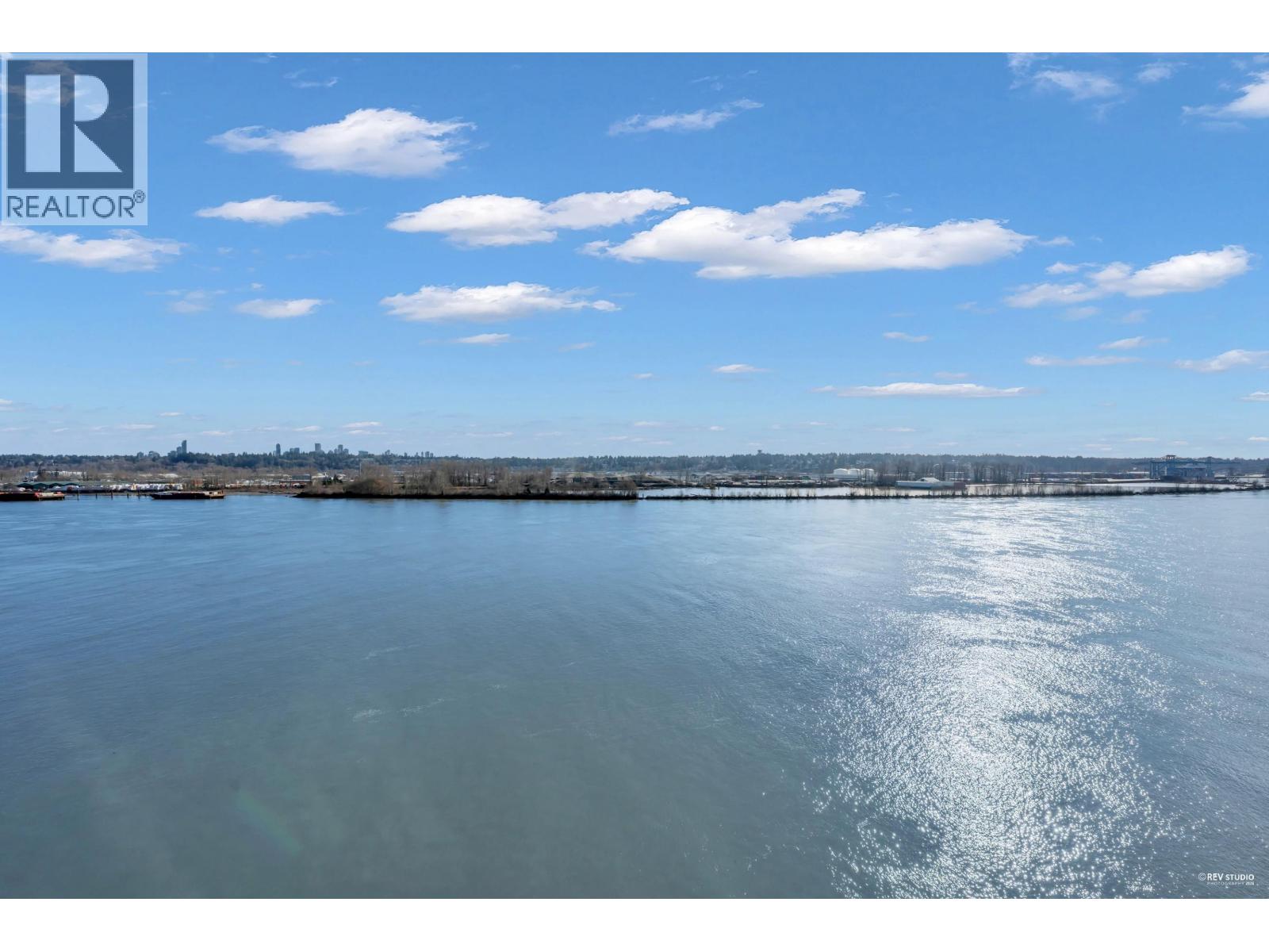 607 680 QUAYSIDE DRIVE, New Westminster