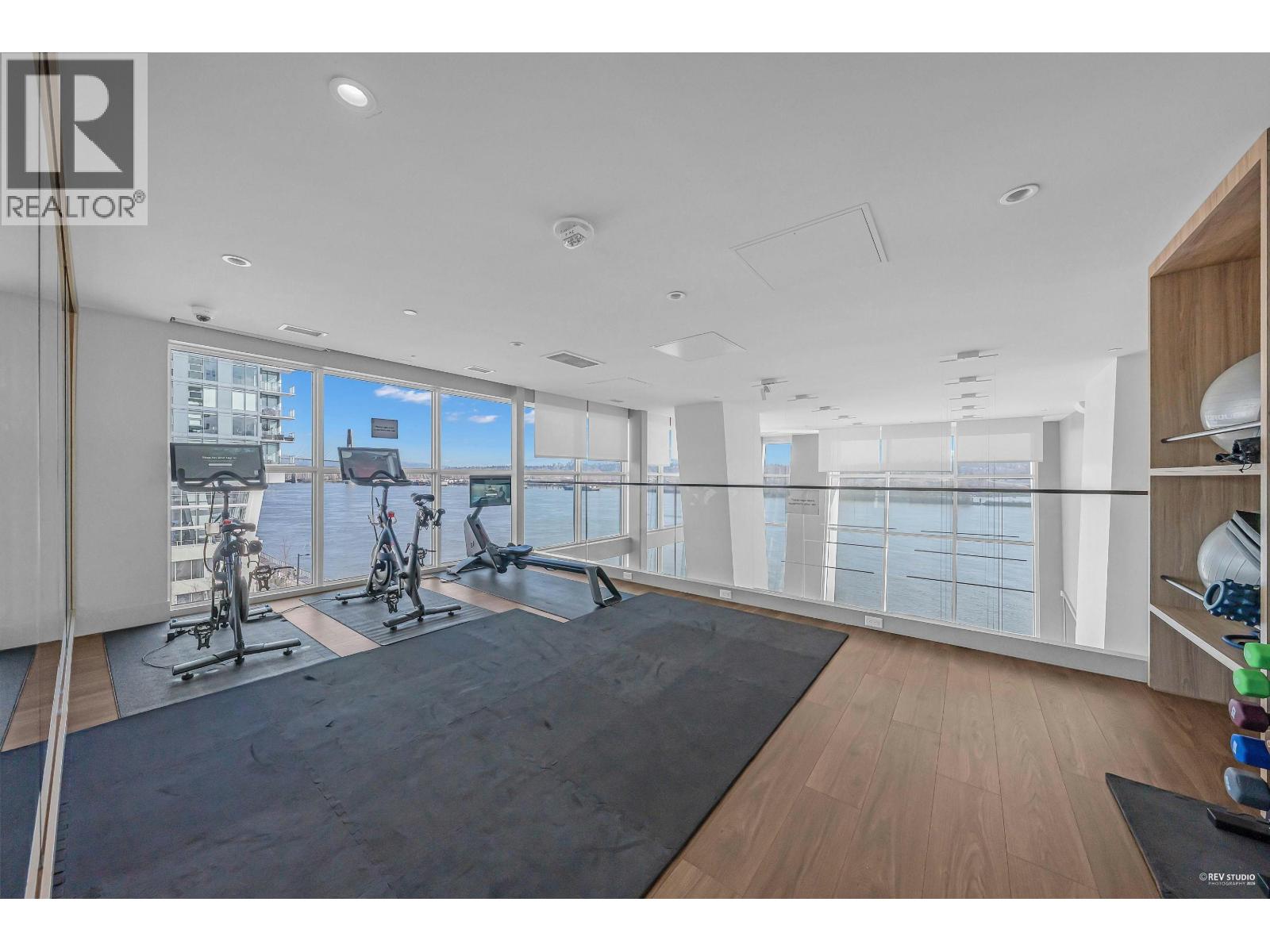 607 680 QUAYSIDE DRIVE, New Westminster