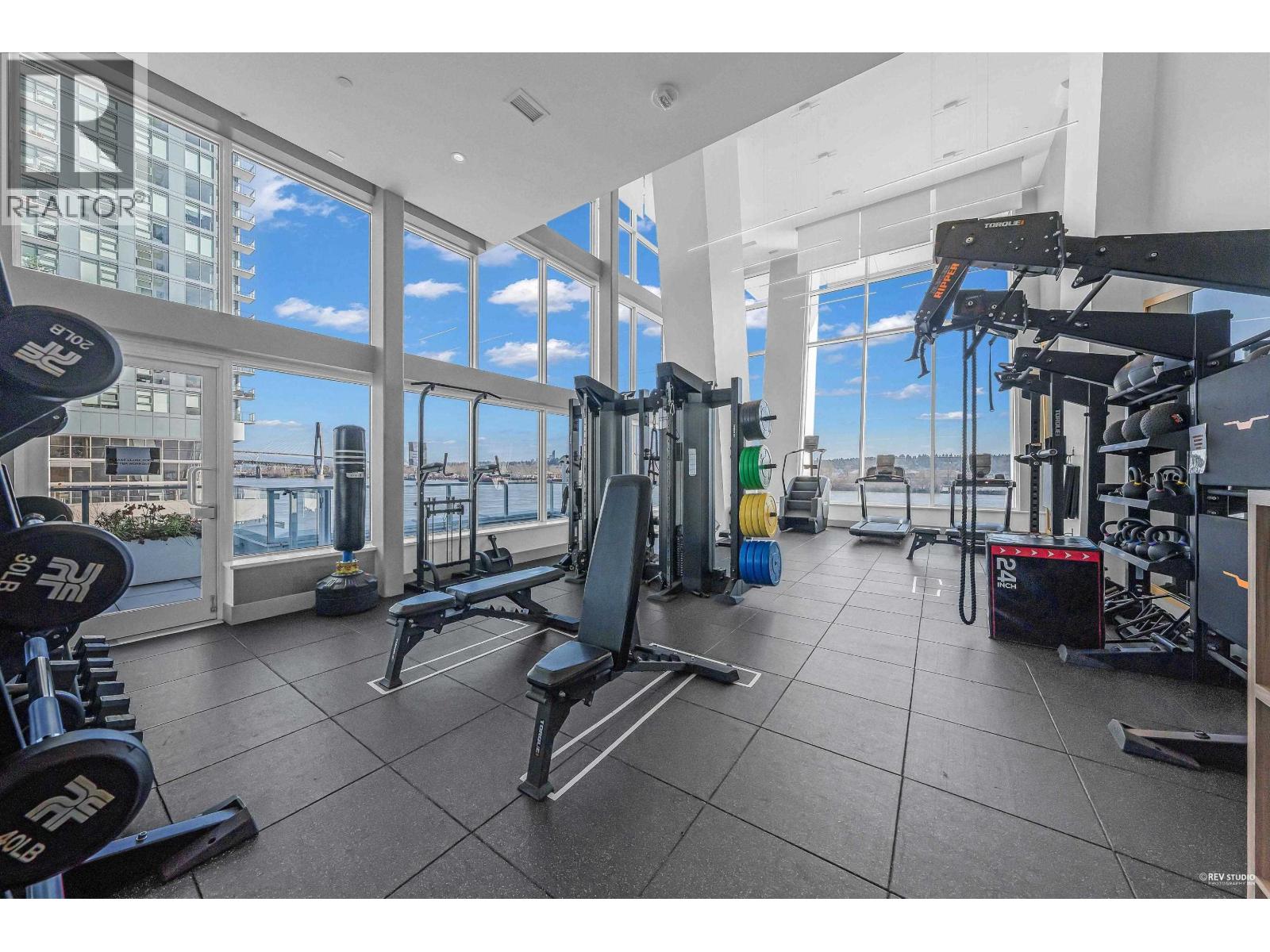 607 680 QUAYSIDE DRIVE, New Westminster