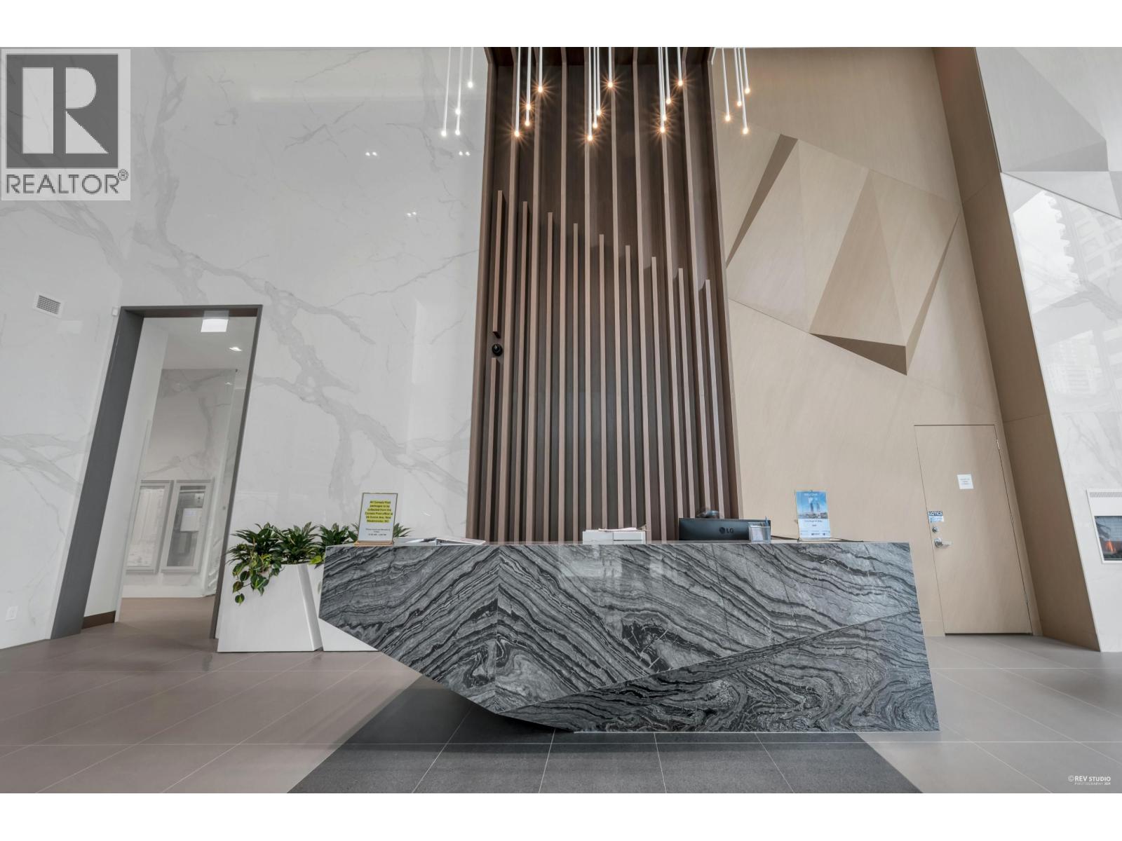 607 680 QUAYSIDE DRIVE, New Westminster