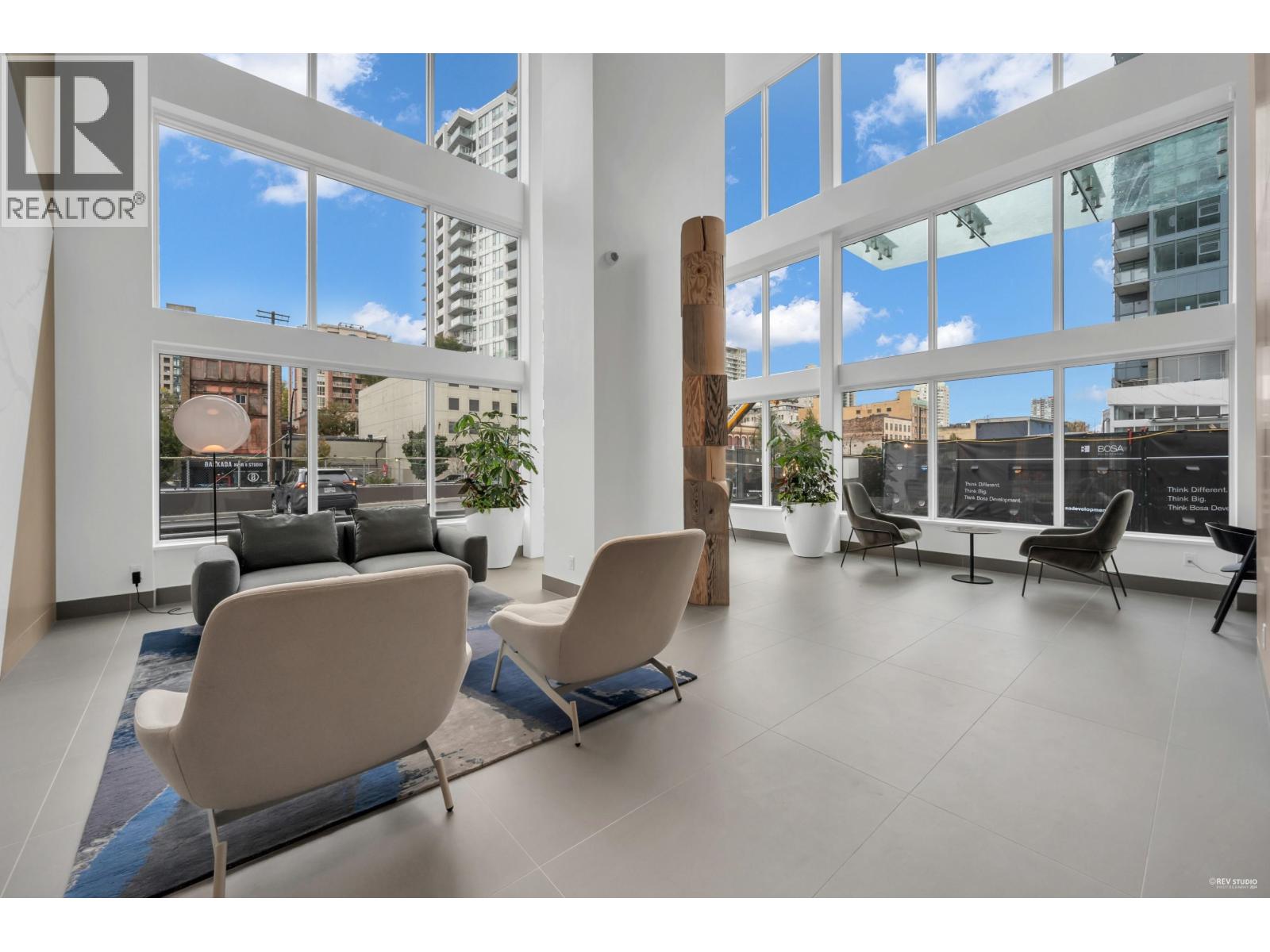 607 680 QUAYSIDE DRIVE, New Westminster