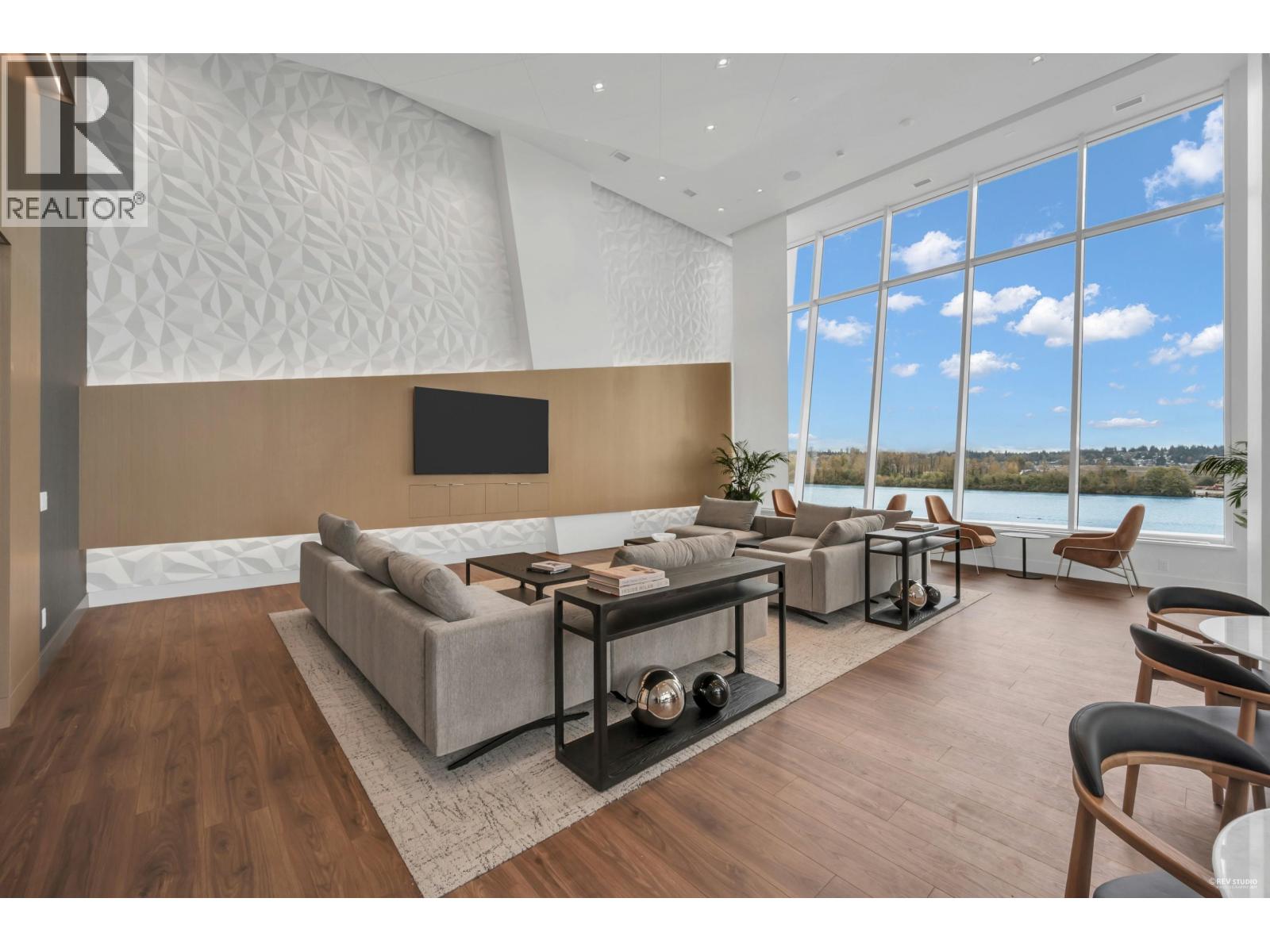 607 680 QUAYSIDE DRIVE, New Westminster