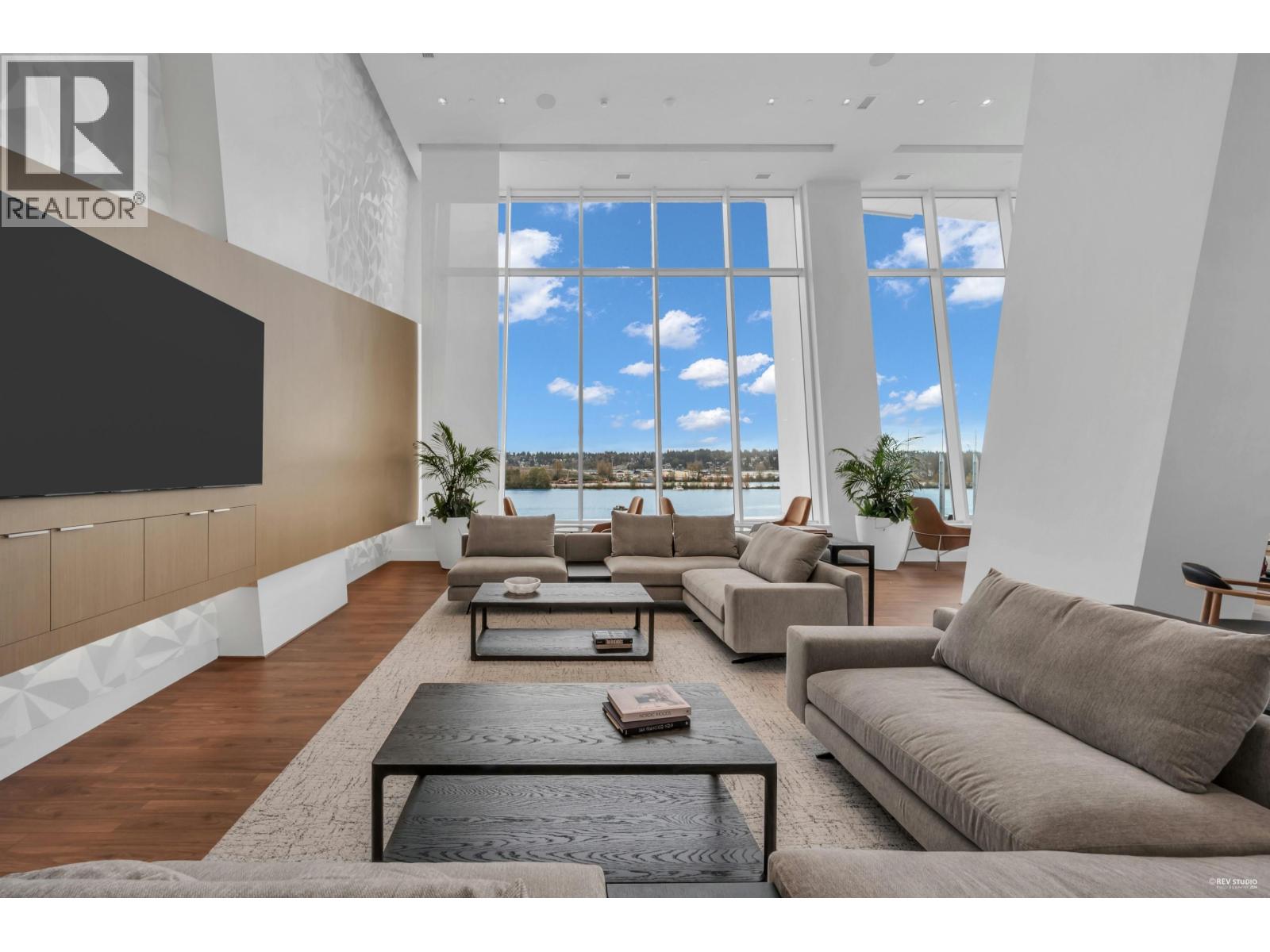 607 680 QUAYSIDE DRIVE, New Westminster