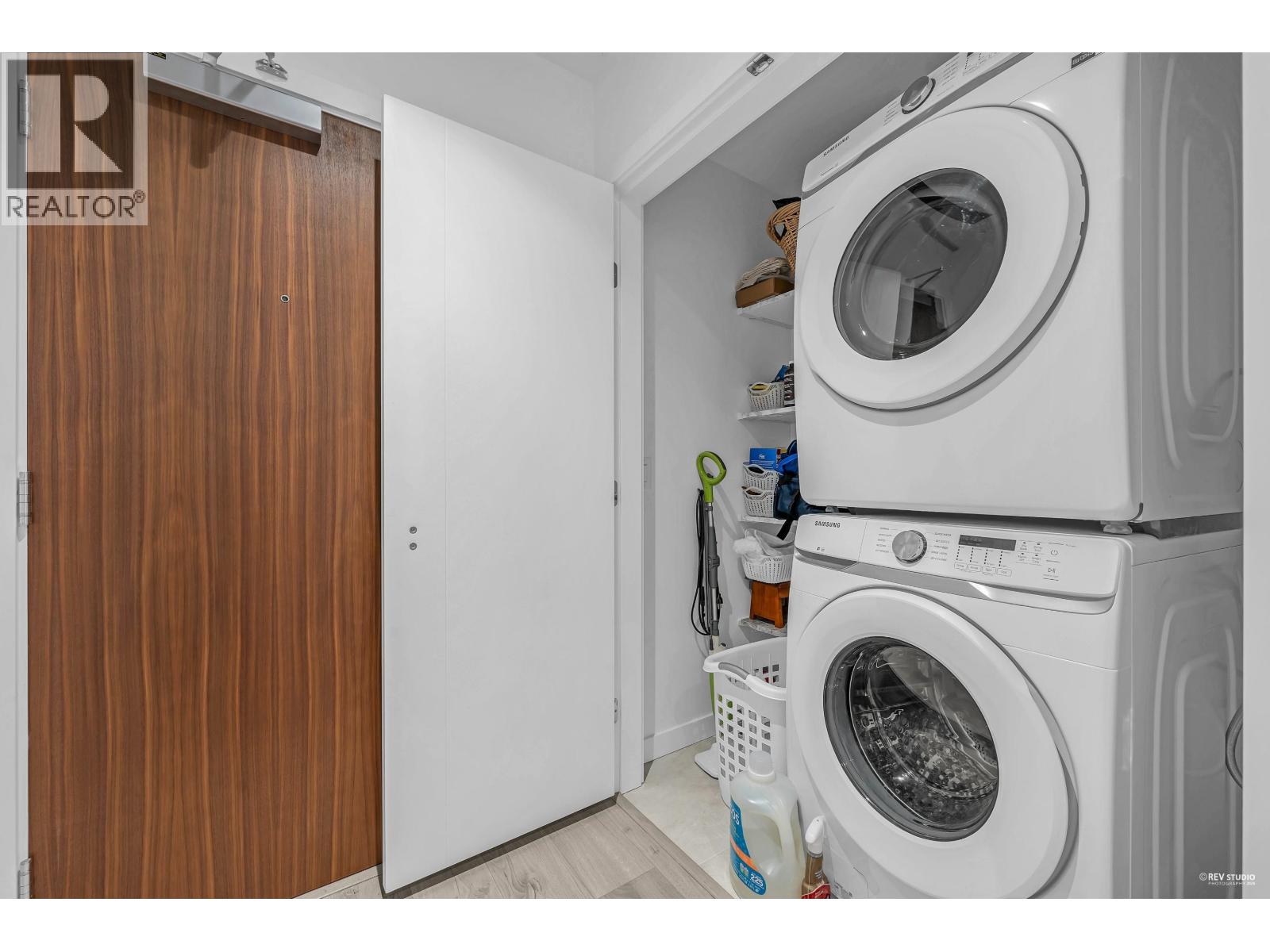 607 680 QUAYSIDE DRIVE, New Westminster