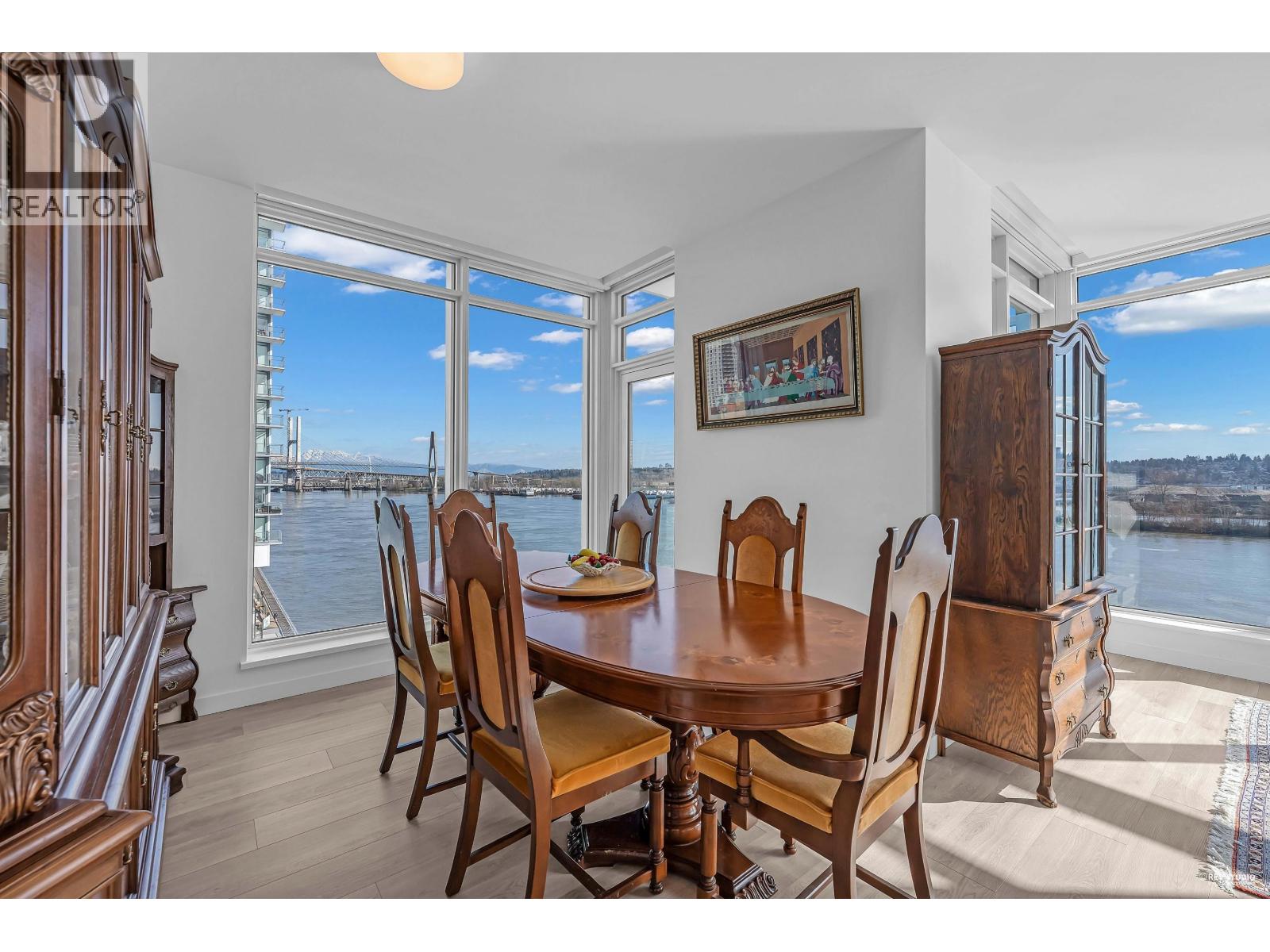 607 680 QUAYSIDE DRIVE, New Westminster