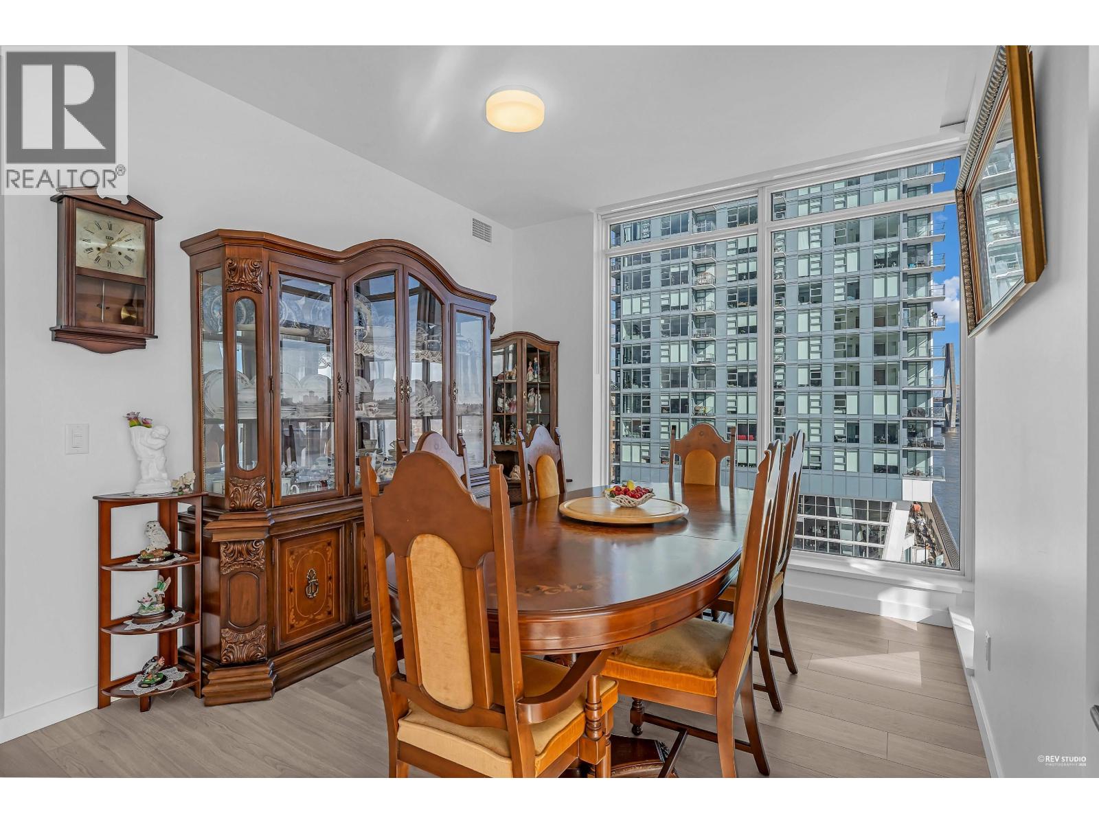 607 680 QUAYSIDE DRIVE, New Westminster