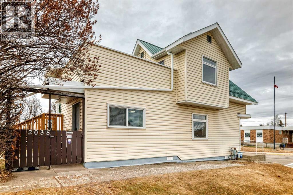 2035 20TH Avenue - Photo 5 of 50, Bowden, Alberta