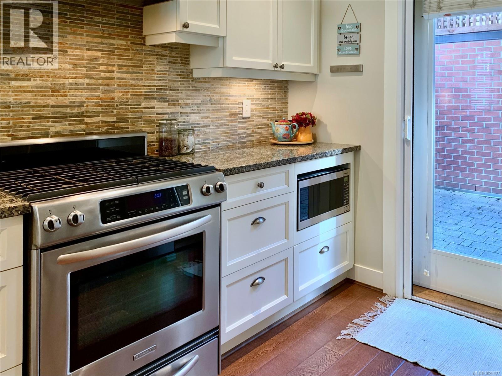 15 675 Superior Street, Victoria