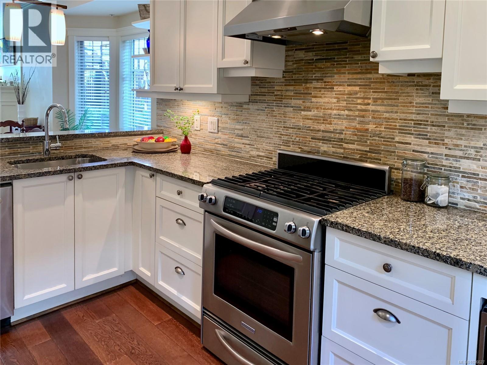 15 675 Superior Street, Victoria