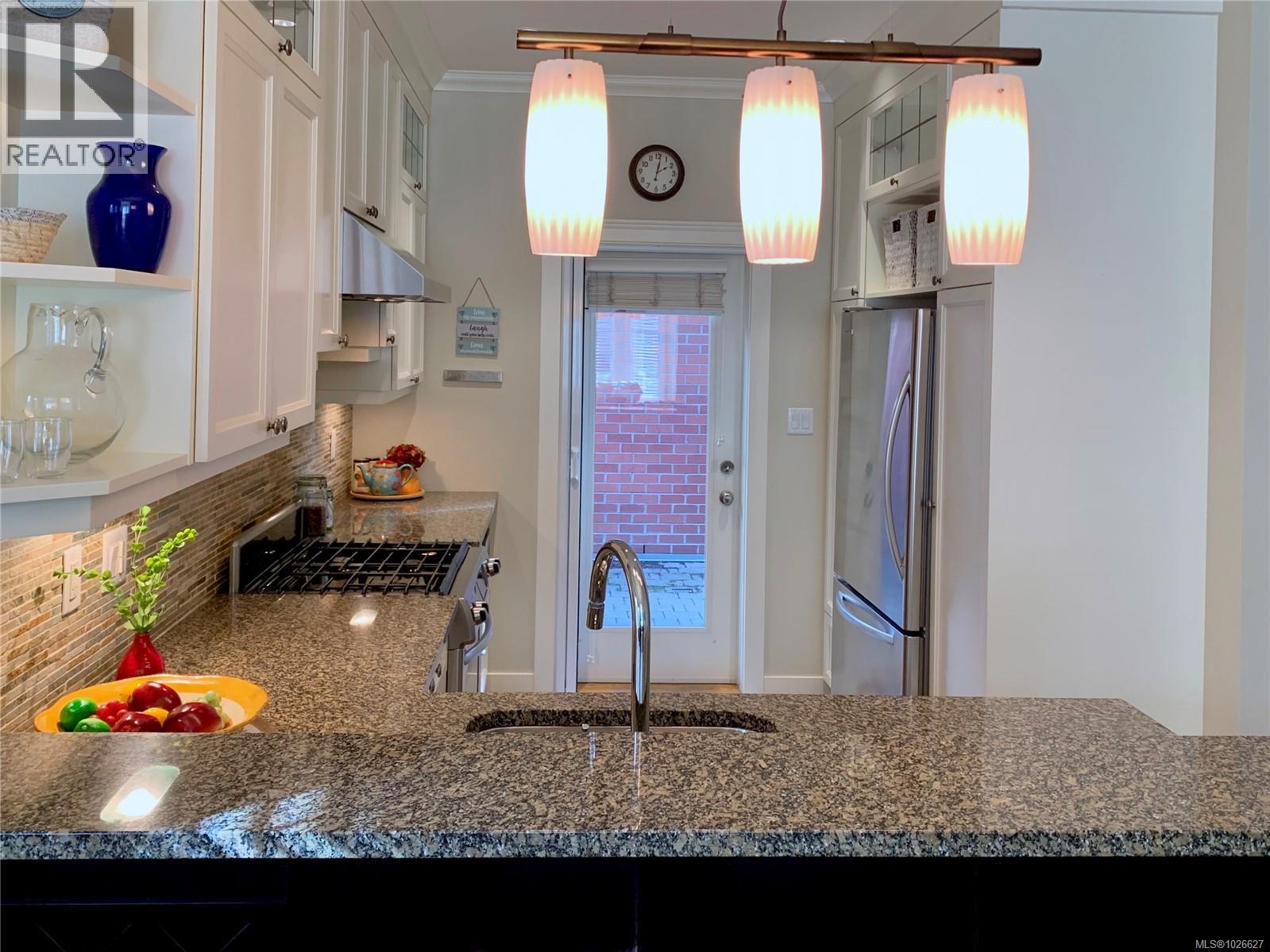 15 675 Superior Street, Victoria