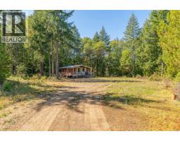 2740 Lakeview Rd, Qualicum Beach, BC V9K2L7 Photo 12