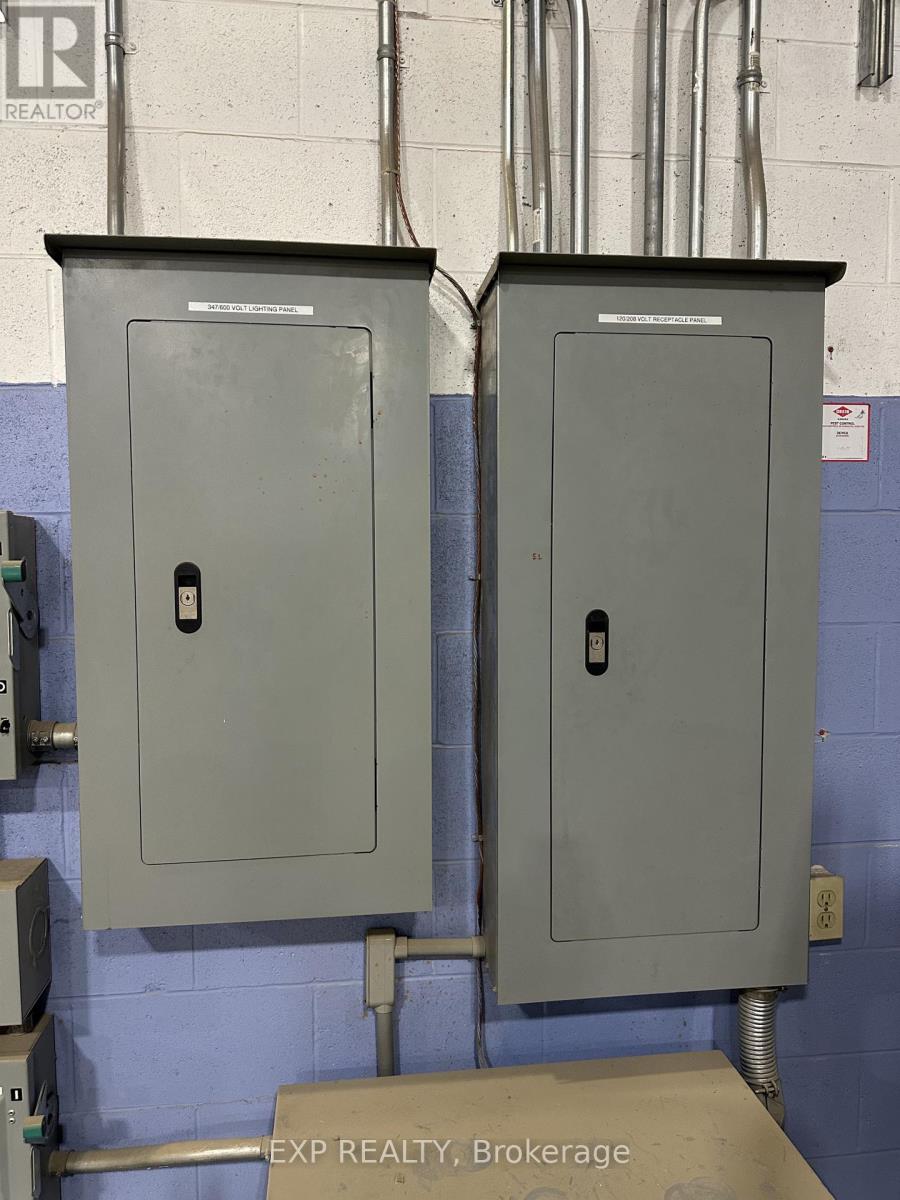 118 MILVAN DRIVE - Photo 4 of 12, Toronto (Humber Summit), Ontario