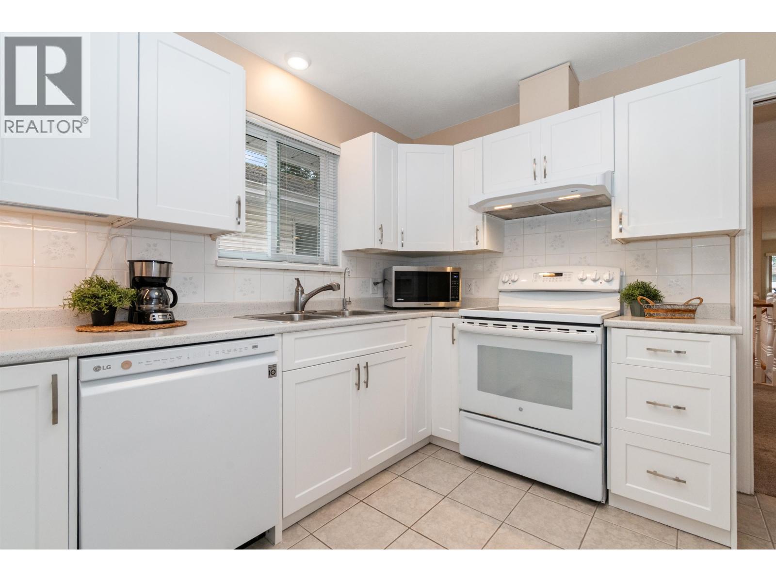 3268 VINCENT STREET, Port Coquitlam