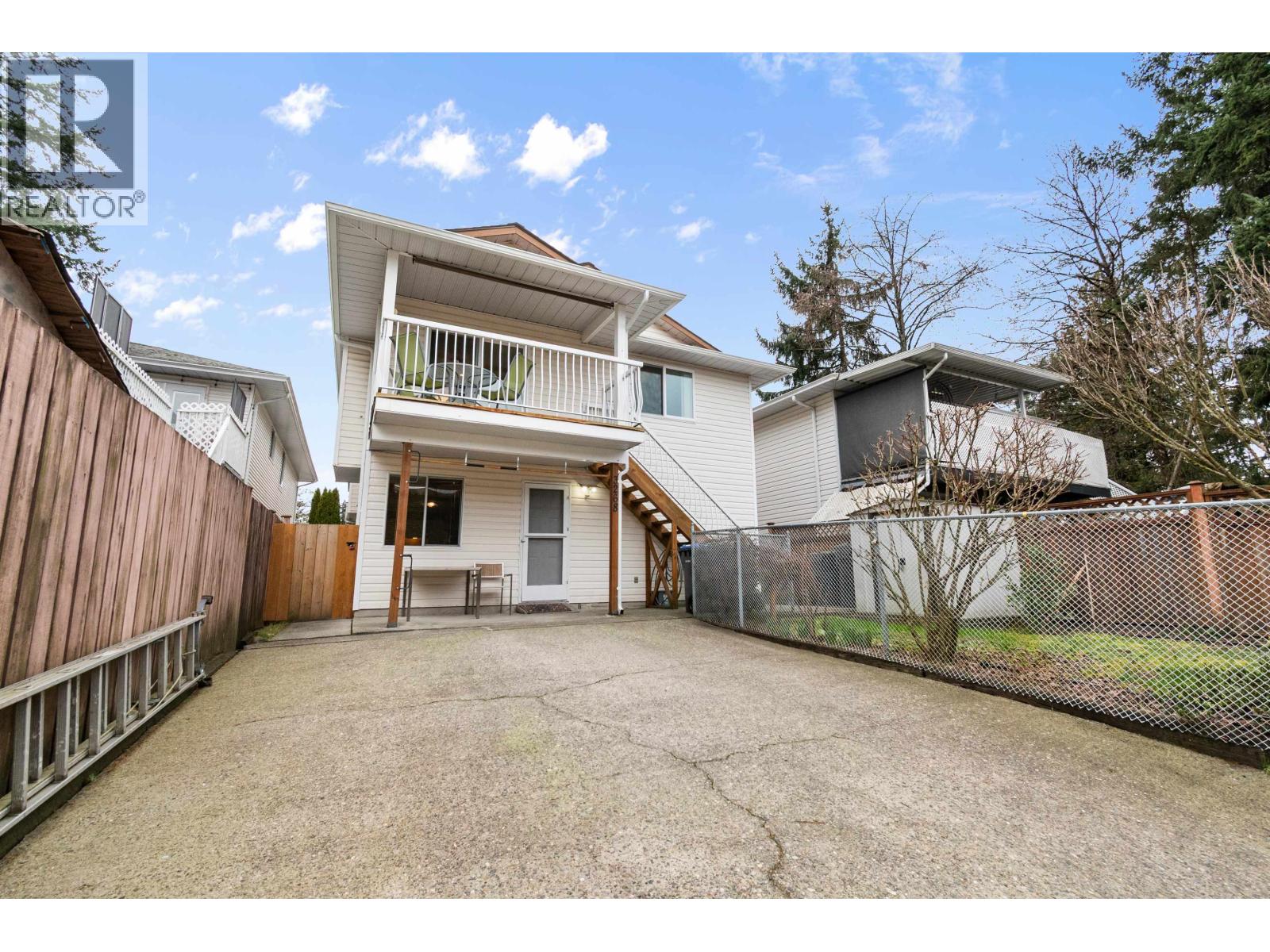 3268 VINCENT STREET, Port Coquitlam