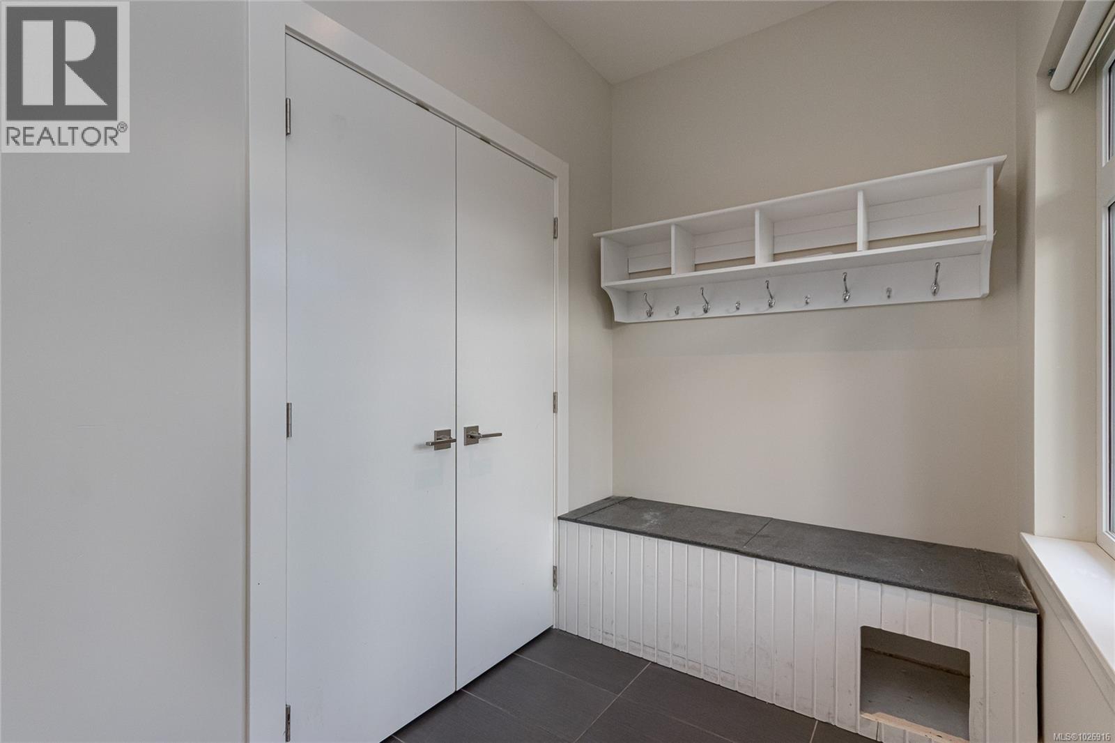 14 235 Island Hwy, View Royal