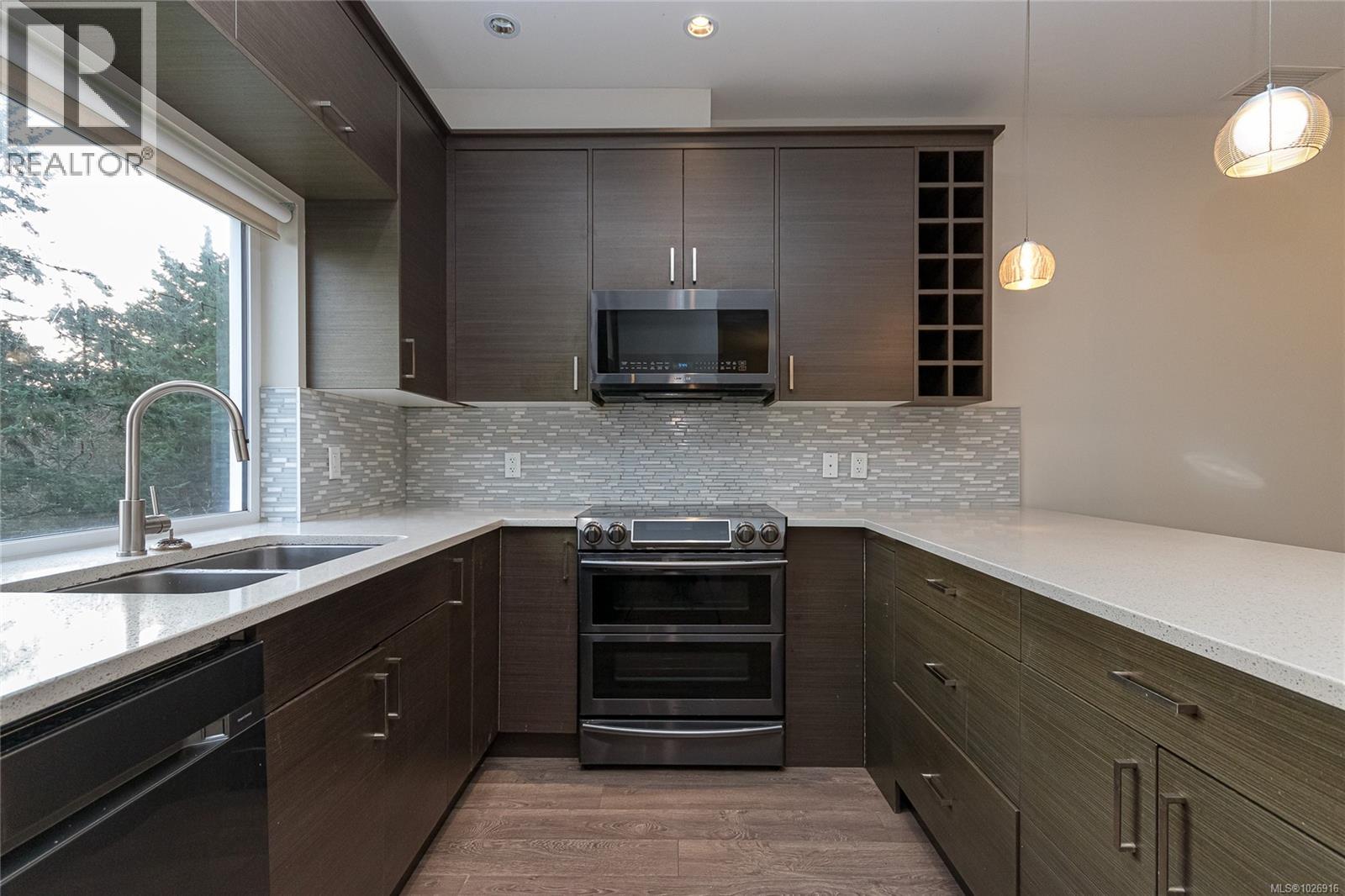 14 235 Island Hwy, View Royal