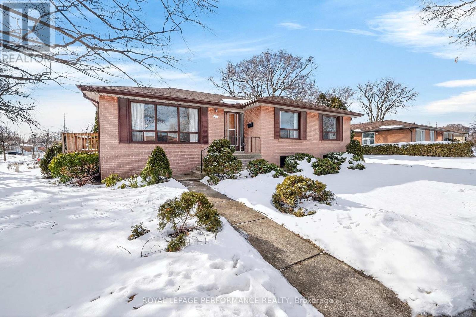 2 LITTLEWOOD CRESCENT - Photo 2 of 34, Toronto (Eringate-Centennial-West Deane), Ontario