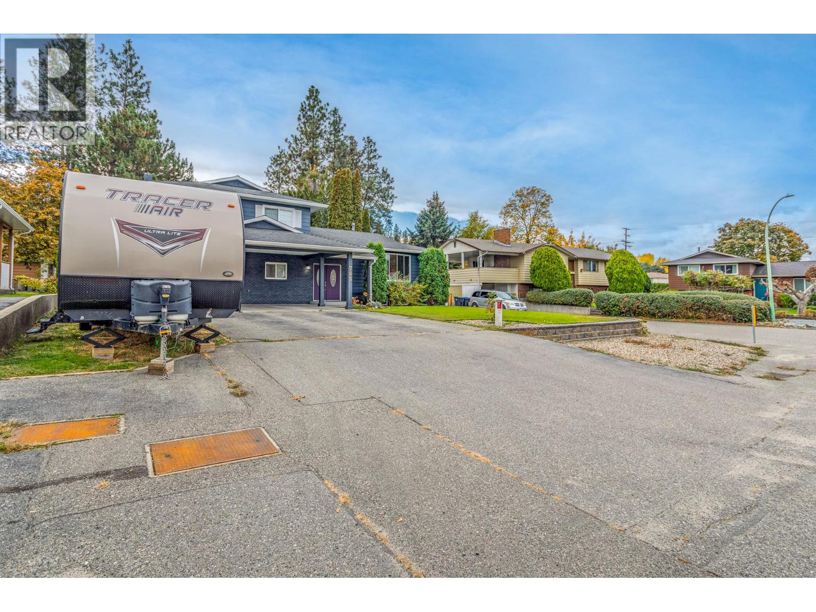  745 Wenric Crescent, Kelowna