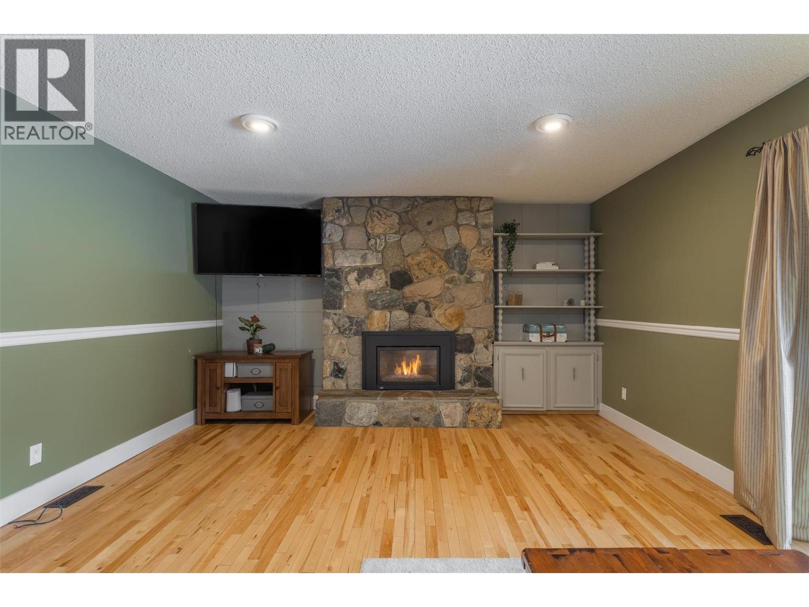  745 Wenric Crescent, Kelowna