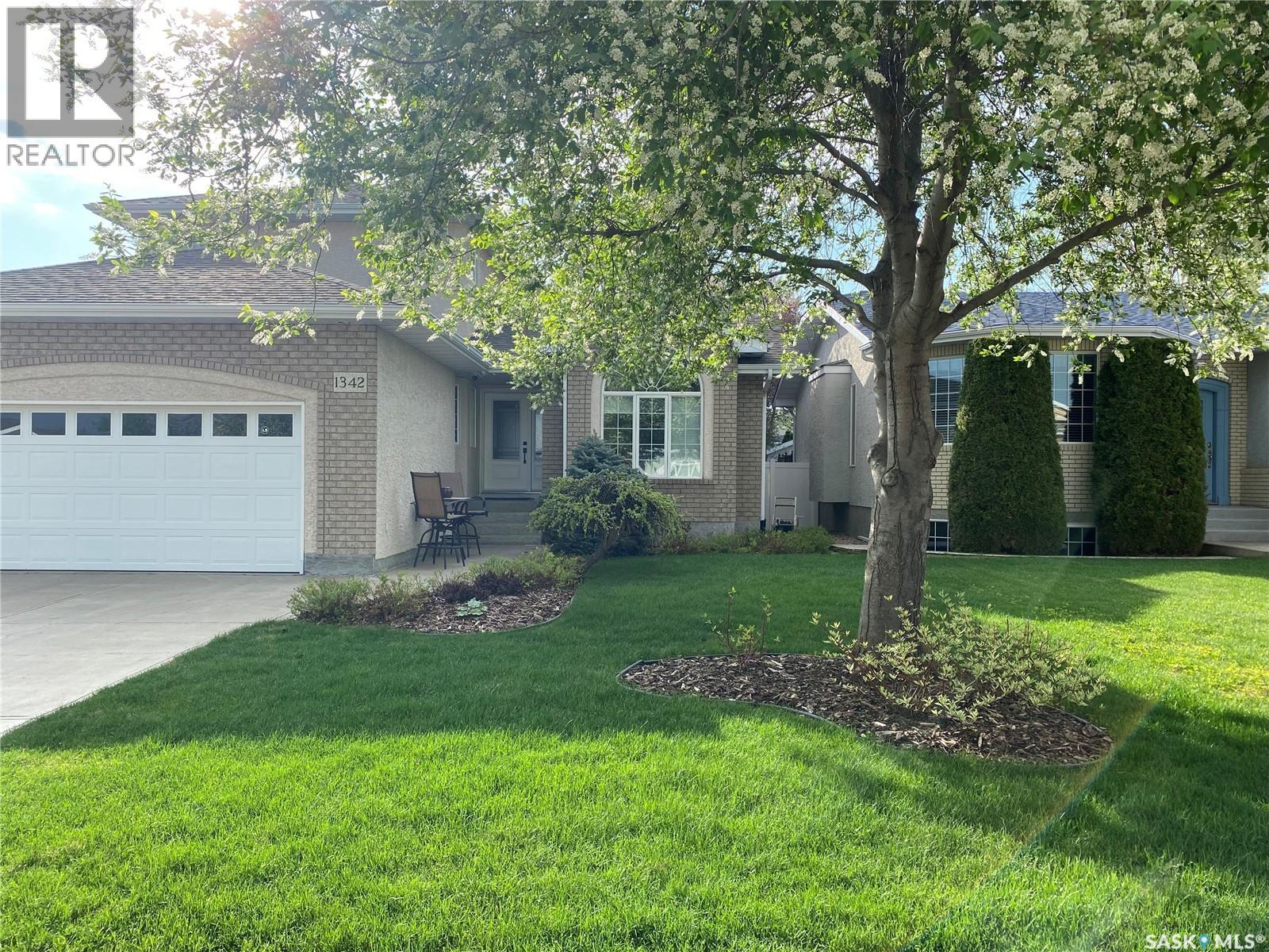 1342 Lapchuk CRESCENT N - Photo 3 of 50, Regina, Saskatchewan