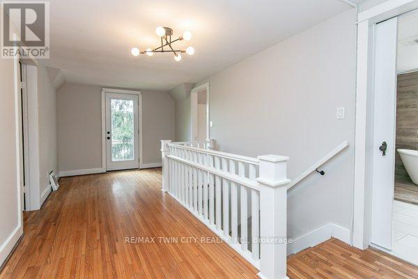 346 WELLINGTON STREET - 27