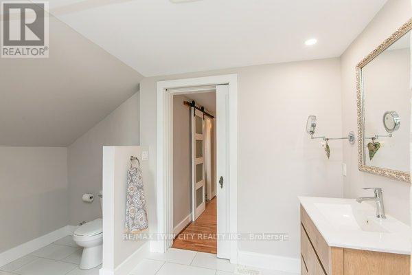 346 WELLINGTON STREET - 33