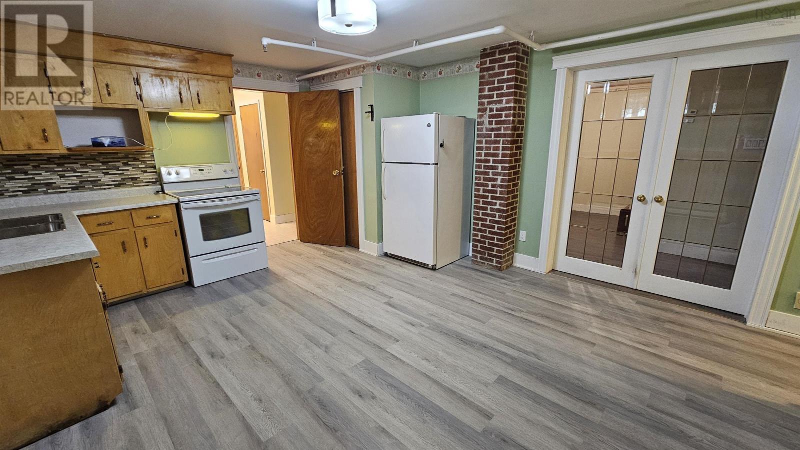 Property 31 of 43 of 1066 Highway 2