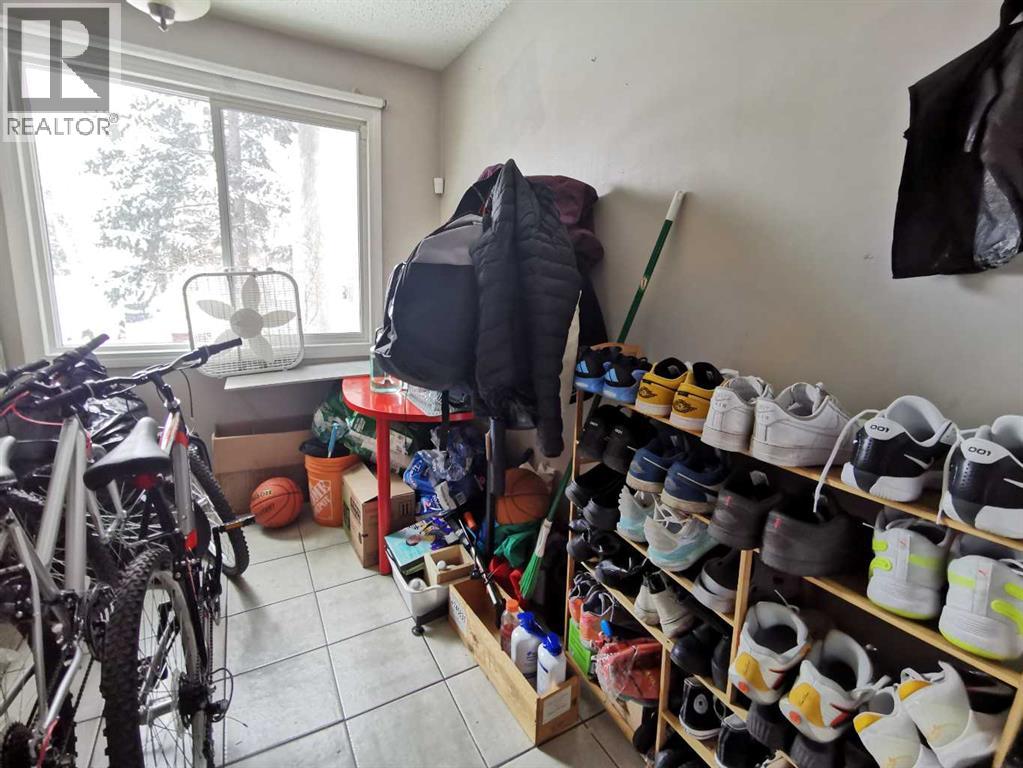 Single Family House for Sale in   Dalton Drive NW Dalhousie Calgary 