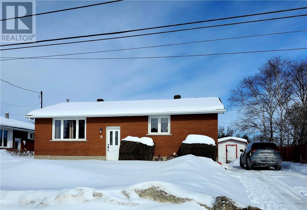 9 Falcon Street - Photo 2 of 24, Chelmsford, Ontario