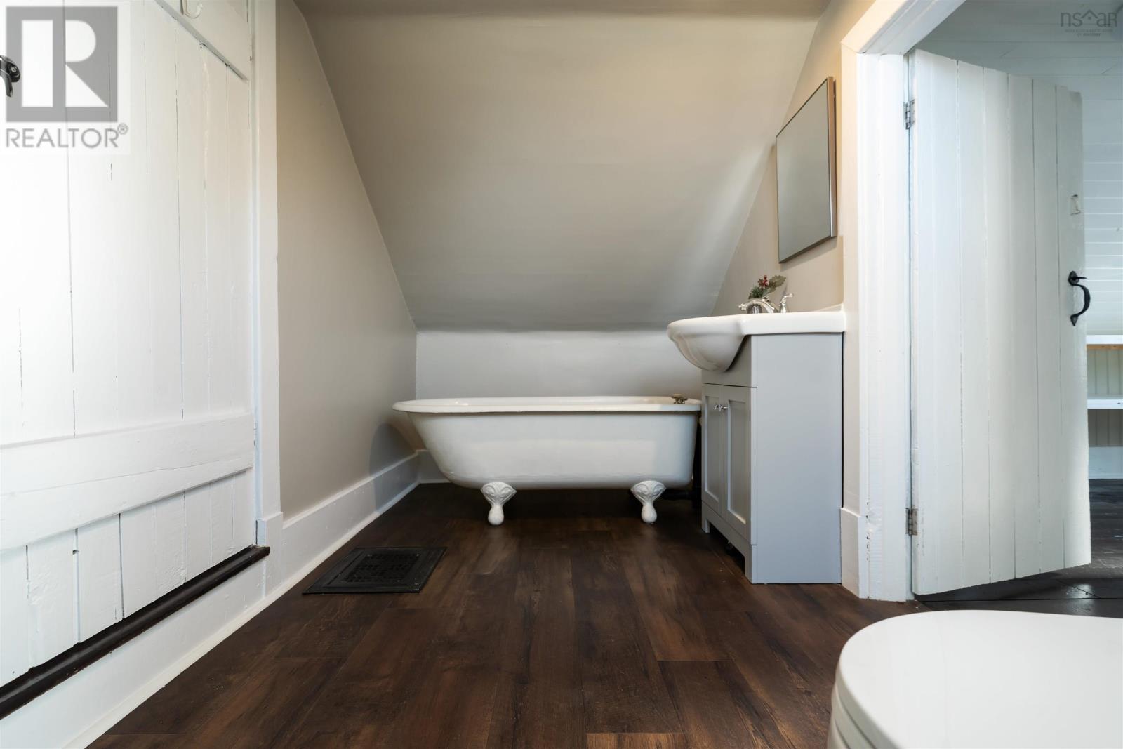 Property 44 of 49 of 6 Hamilton Avenue