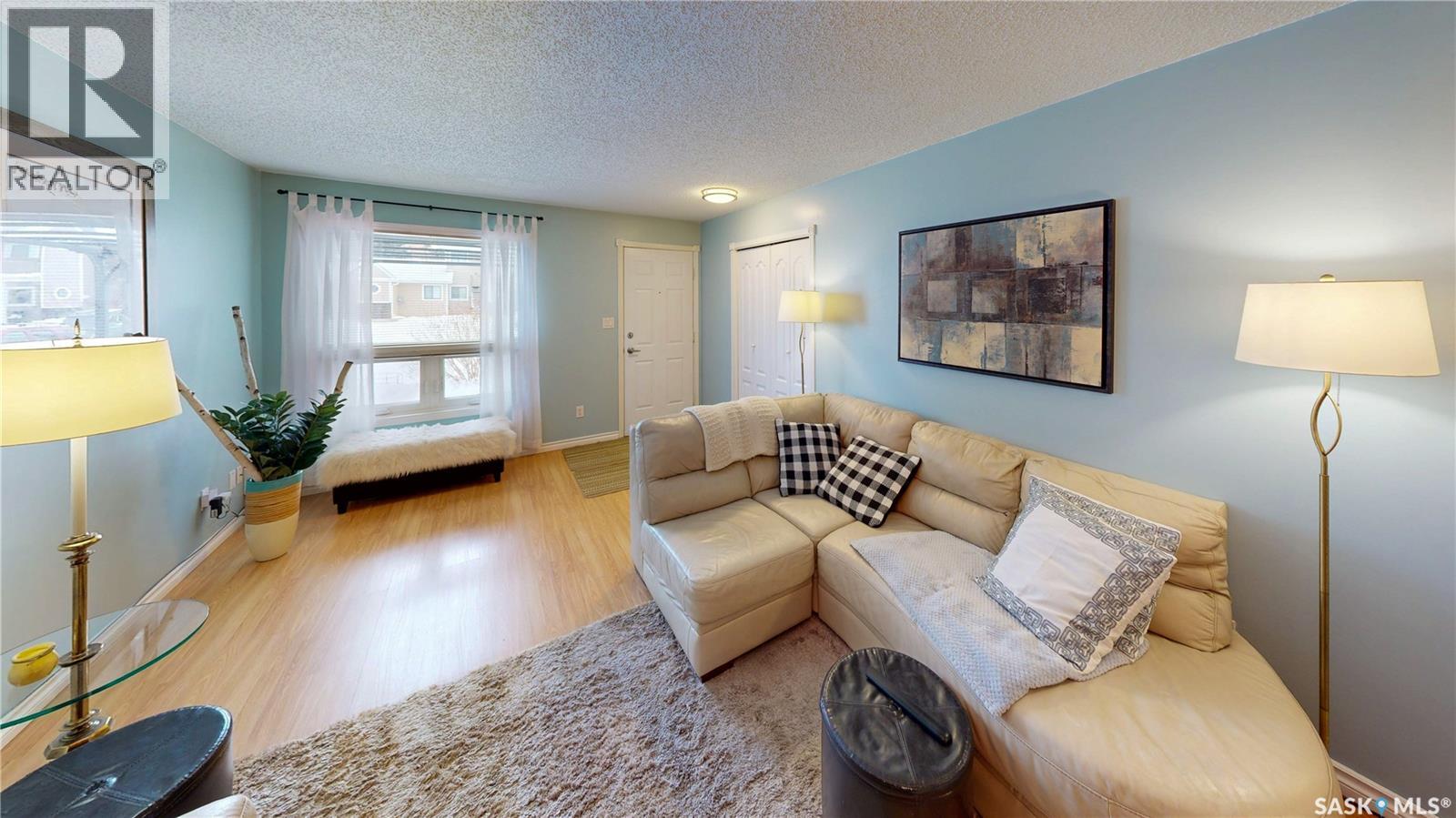 196 Cedar Meadow DRIVE - Photo 3 of 31, Regina, Saskatchewan