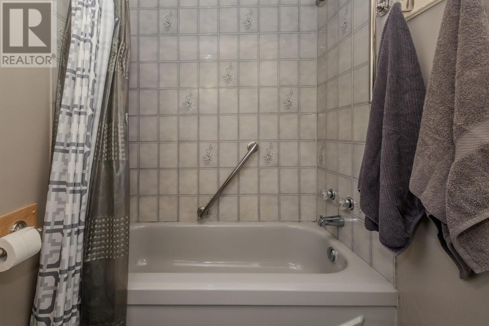 Property 33 of 48 of 166 Oakfield Drive