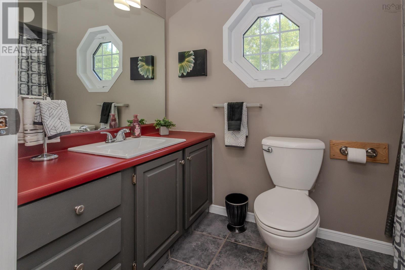 Property 32 of 48 of 166 Oakfield Drive