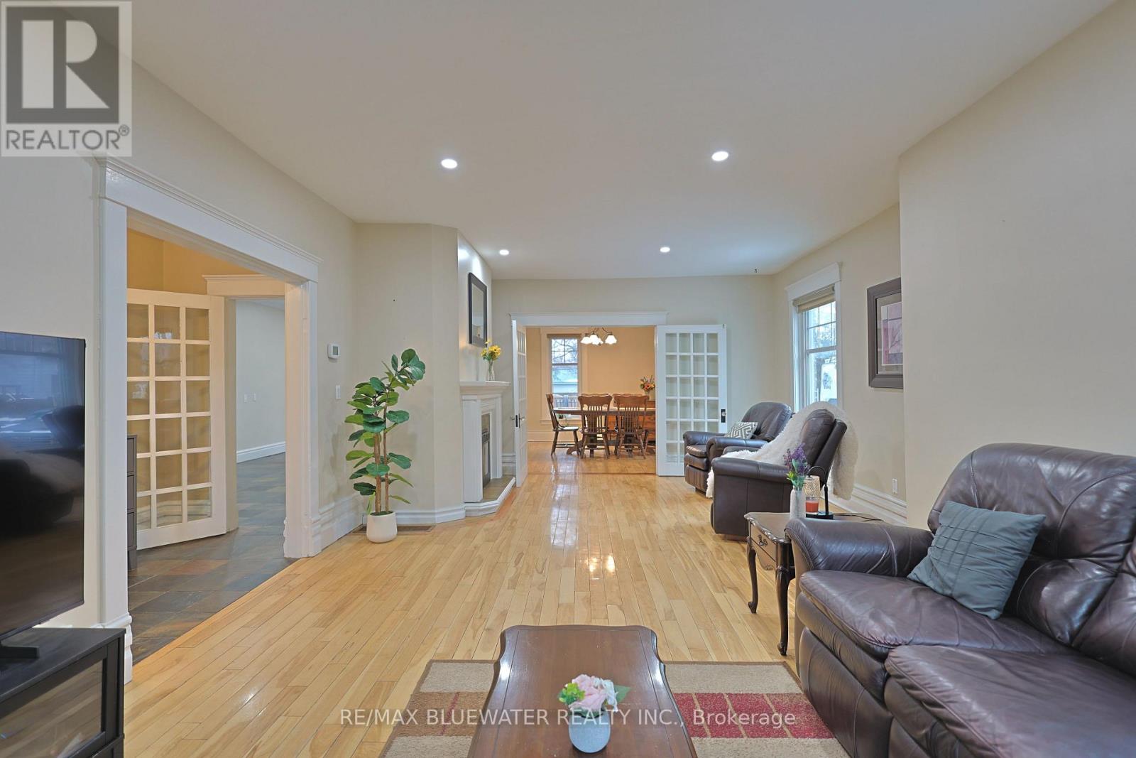 Single Family House for Sale in  PARKHILL MAIN STREET North Middlesex (Parkhill) 