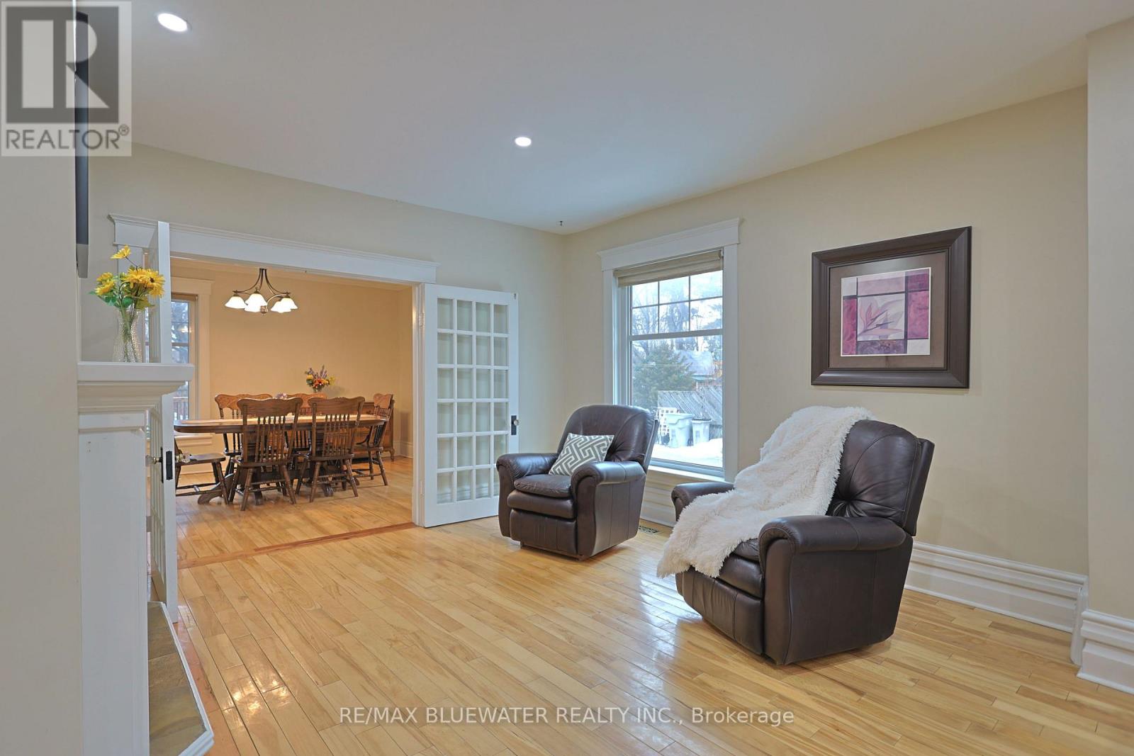 Single Family House for Sale in  PARKHILL MAIN STREET North Middlesex (Parkhill) 