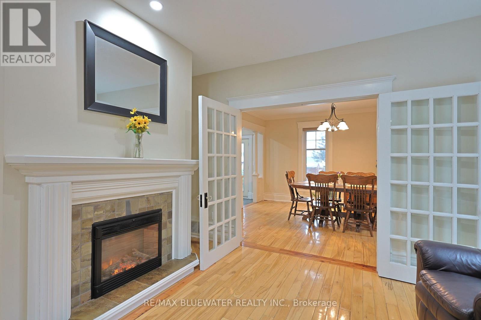 Single Family House for Sale in  PARKHILL MAIN STREET North Middlesex (Parkhill) 