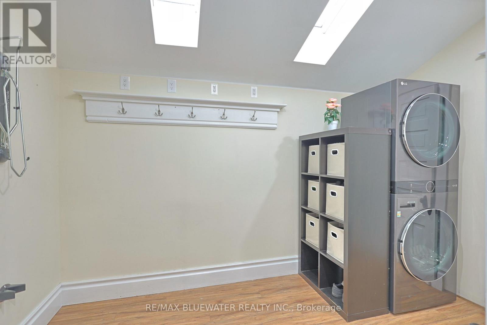 Single Family House for Sale in  PARKHILL MAIN STREET North Middlesex (Parkhill) 