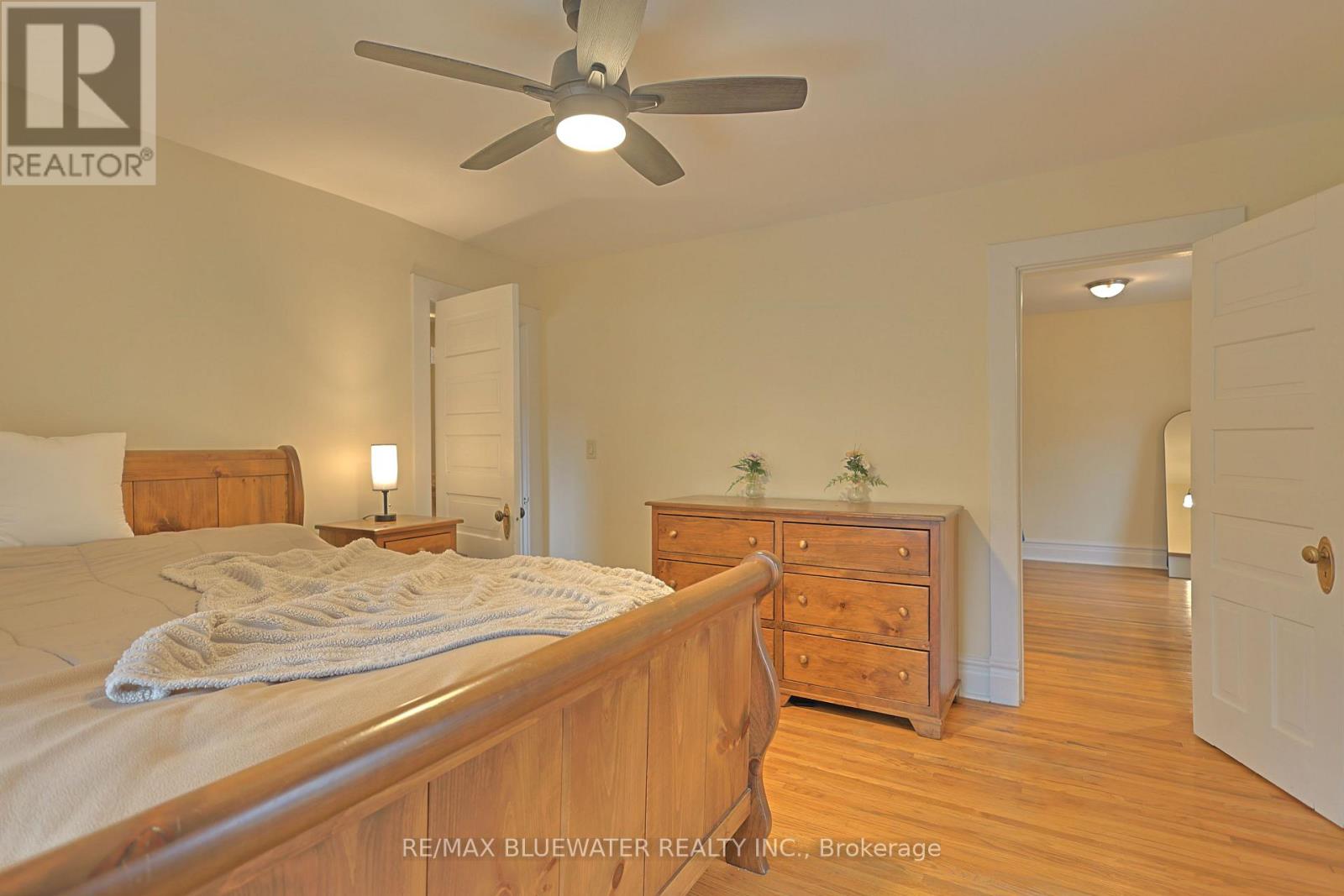 Single Family House for Sale in  PARKHILL MAIN STREET North Middlesex (Parkhill) 