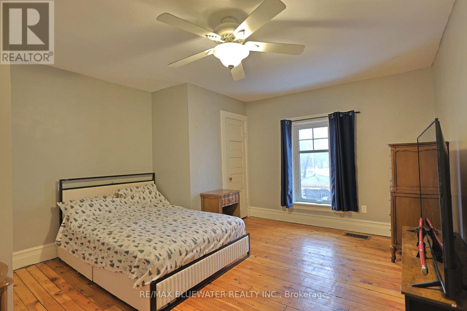 Single Family House for Sale in  PARKHILL MAIN STREET North Middlesex (Parkhill) 