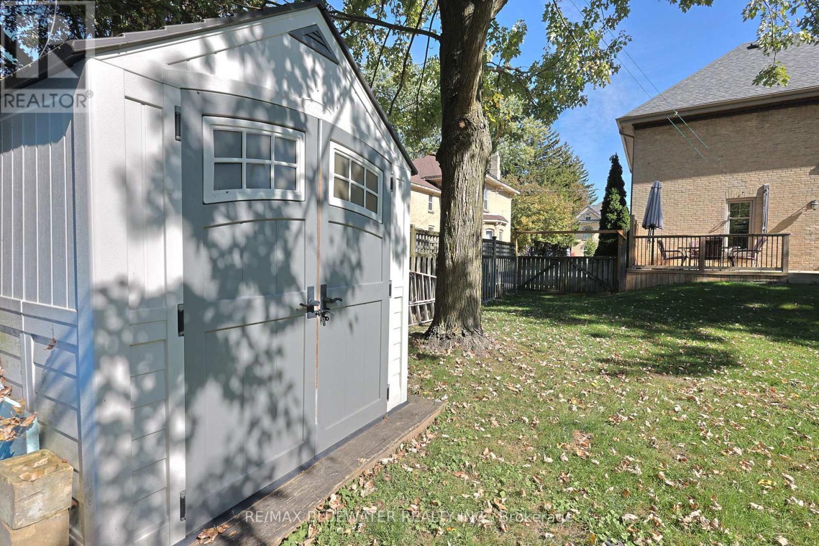 Single Family House for Sale in  PARKHILL MAIN STREET North Middlesex (Parkhill) 