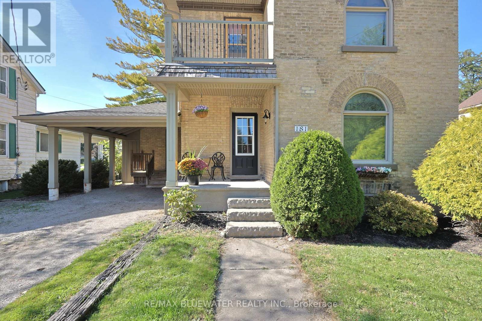 Single Family House for Sale in  PARKHILL MAIN STREET North Middlesex (Parkhill) 