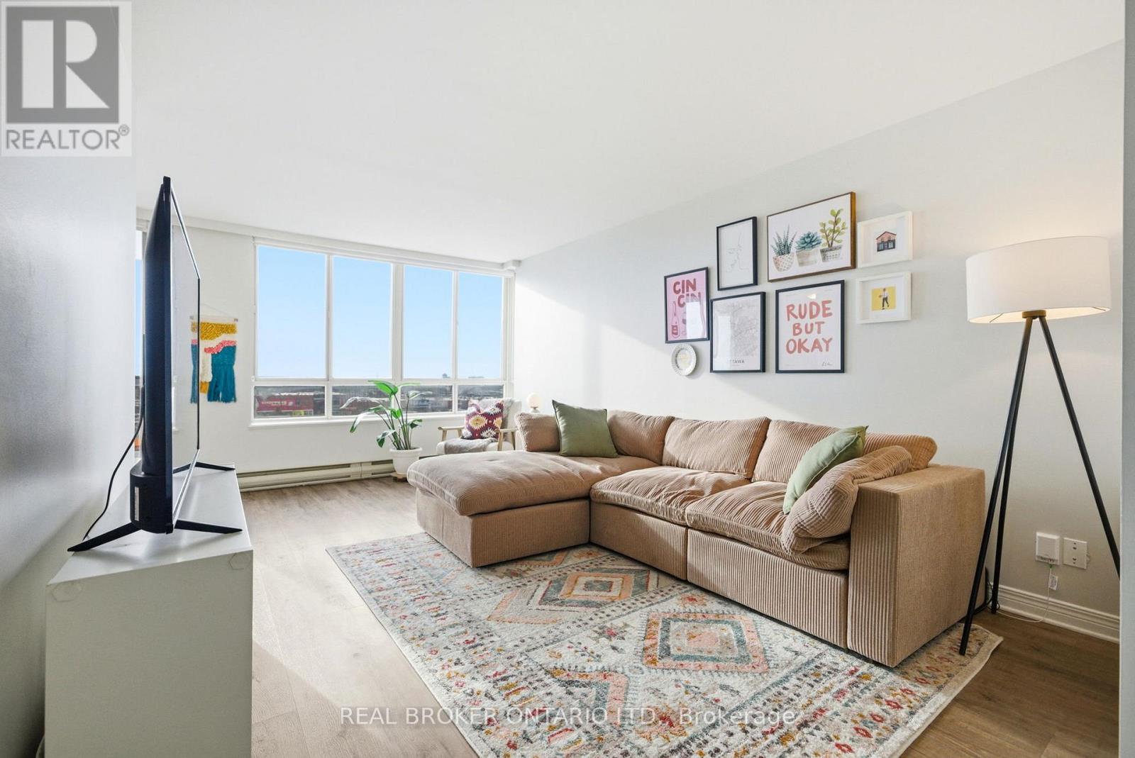 100 Grant Carman Unit 703 photo 5