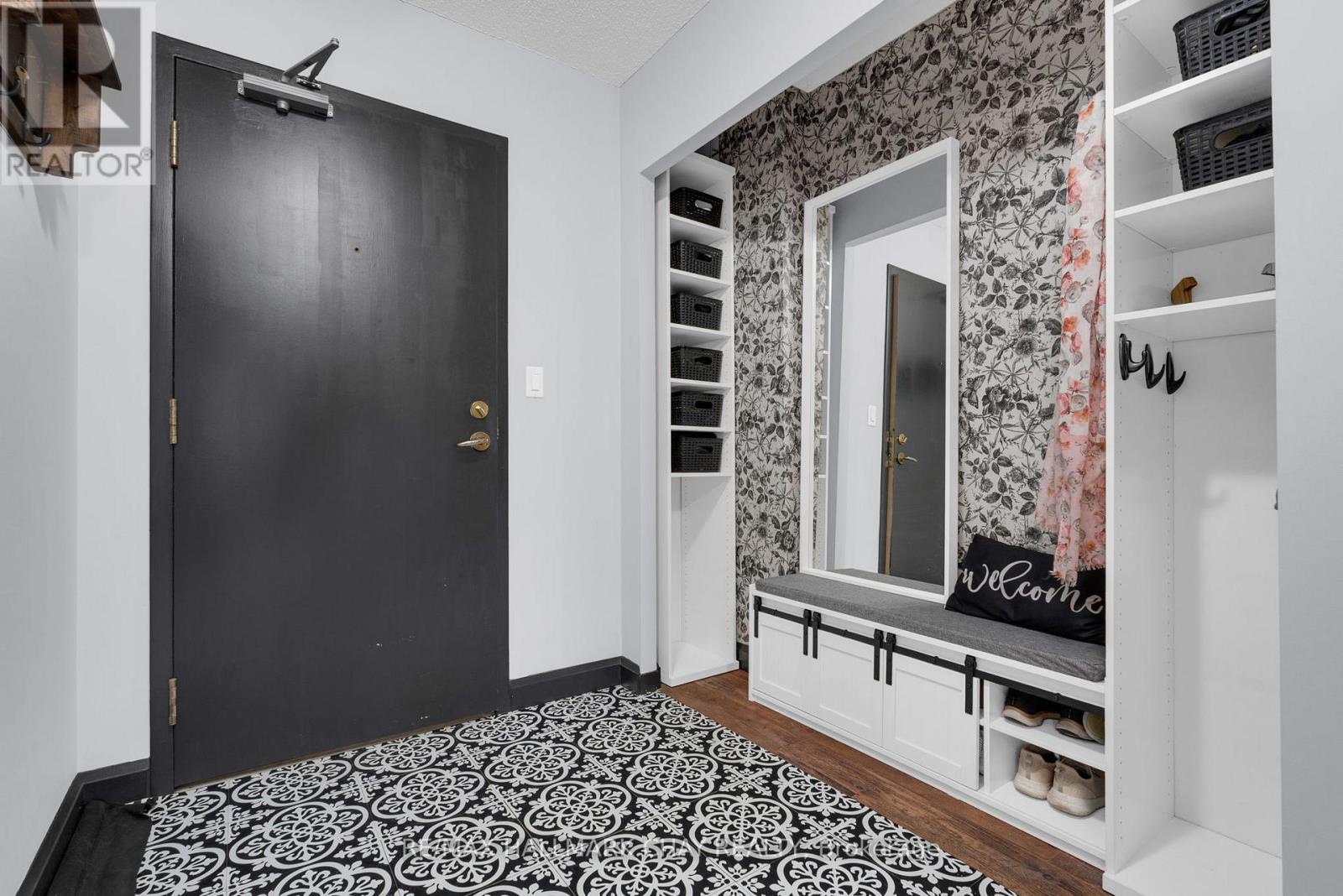 140 Dunlop Unit 1003 photo 3