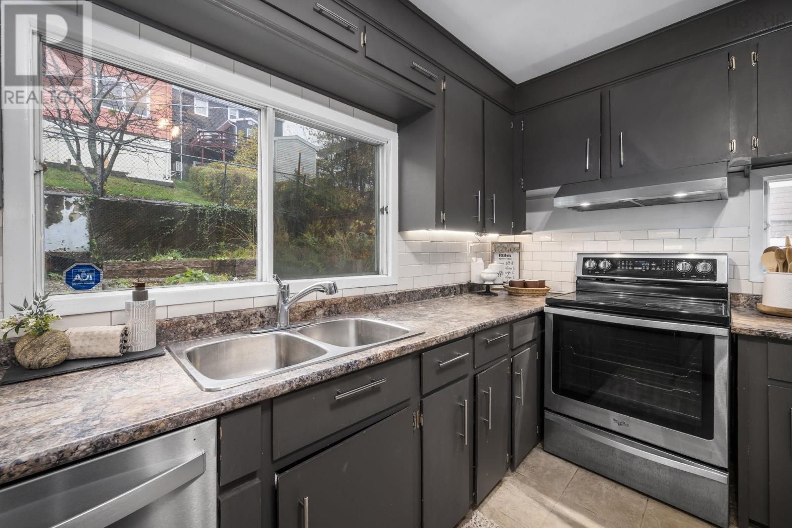 Property 12 of 27 of 3224 Devonshire Avenue