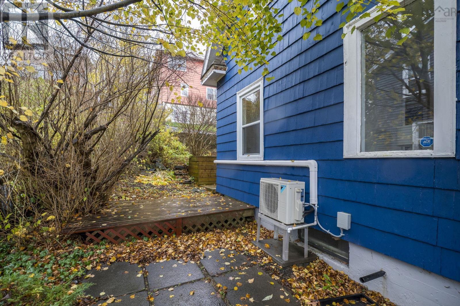 Property 27 of 27 of 3224 Devonshire Avenue