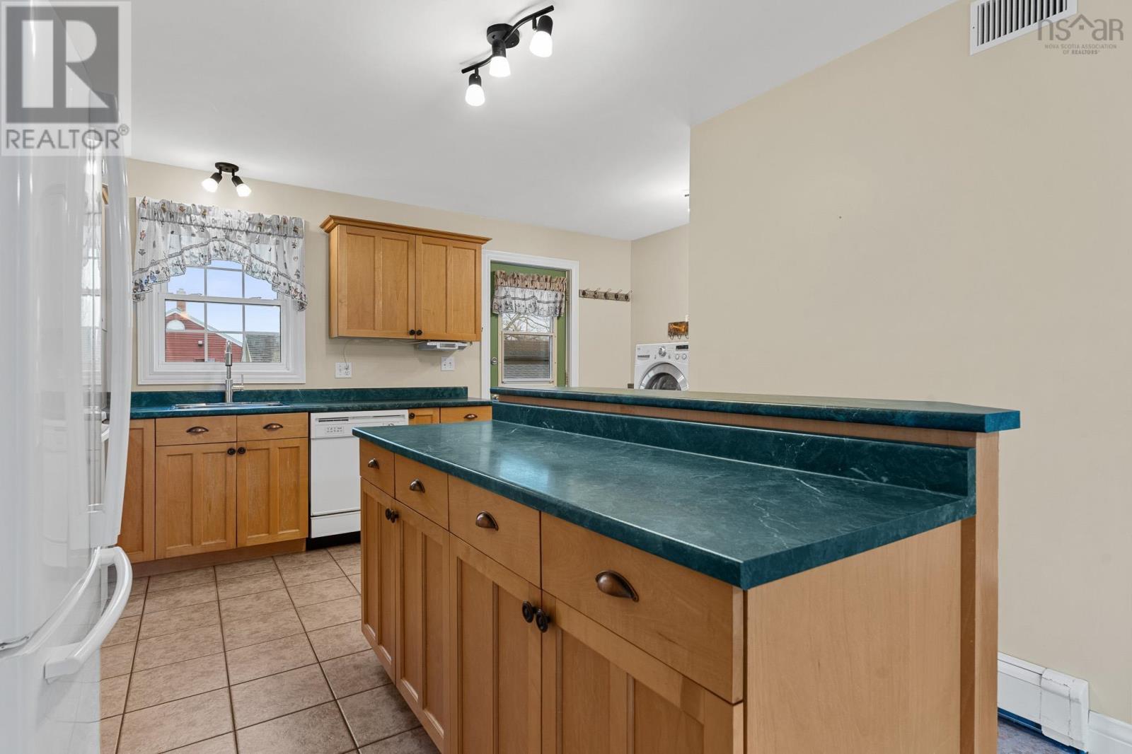 Property 21 of 49 of 637 Wiley Avenue