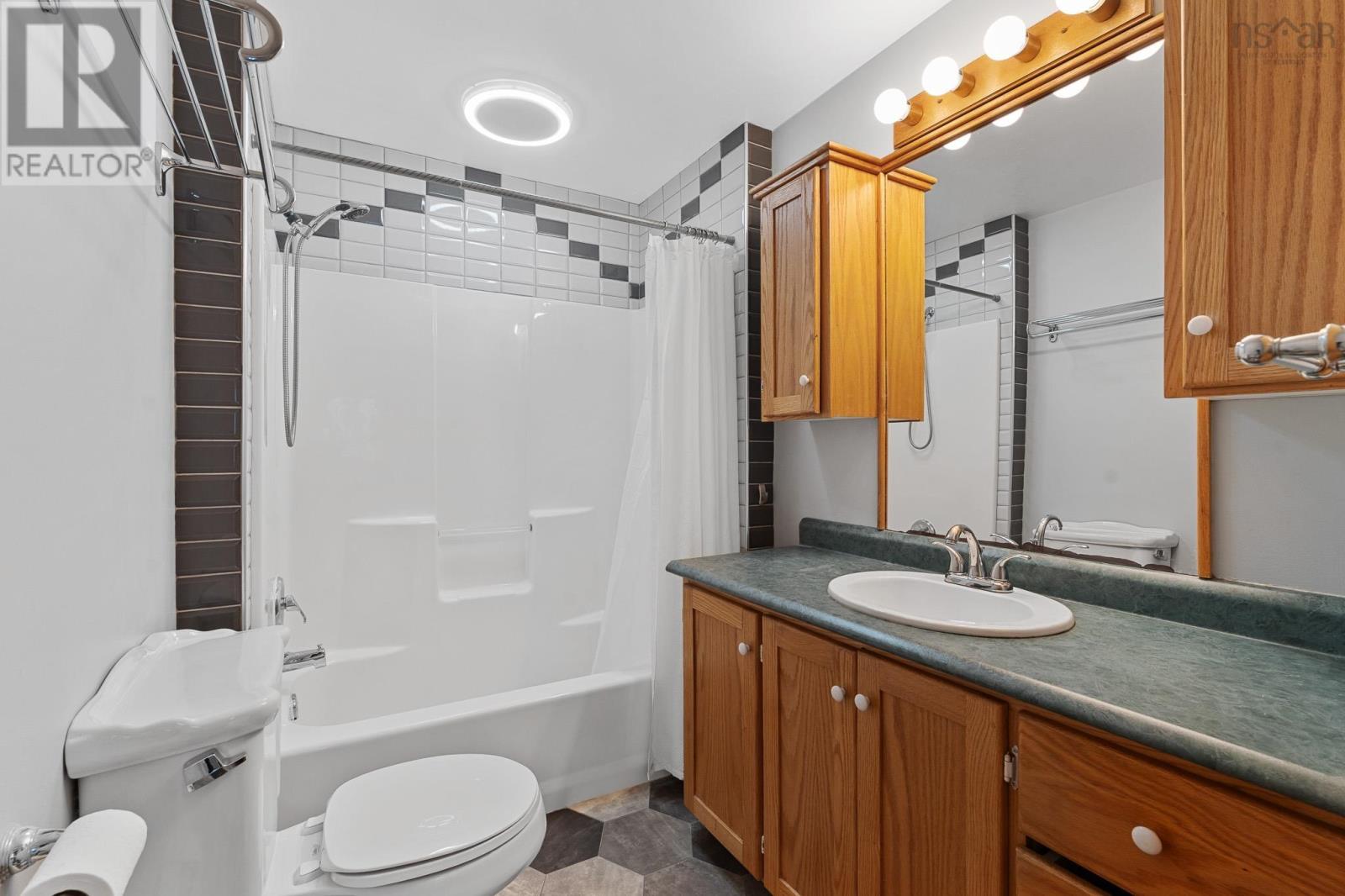 Property 22 of 49 of 637 Wiley Avenue